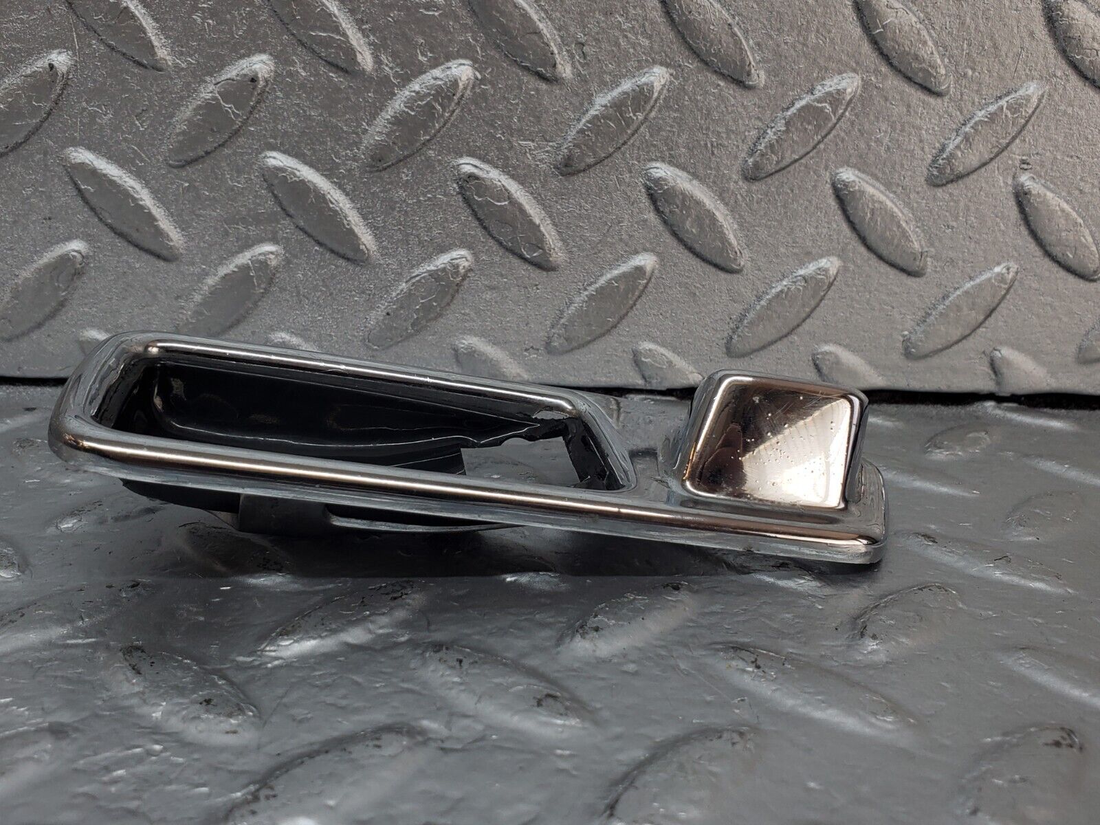 44392 Mercedes-Benz W123 280E Chrome Frame For Door Opener Left 1167660111