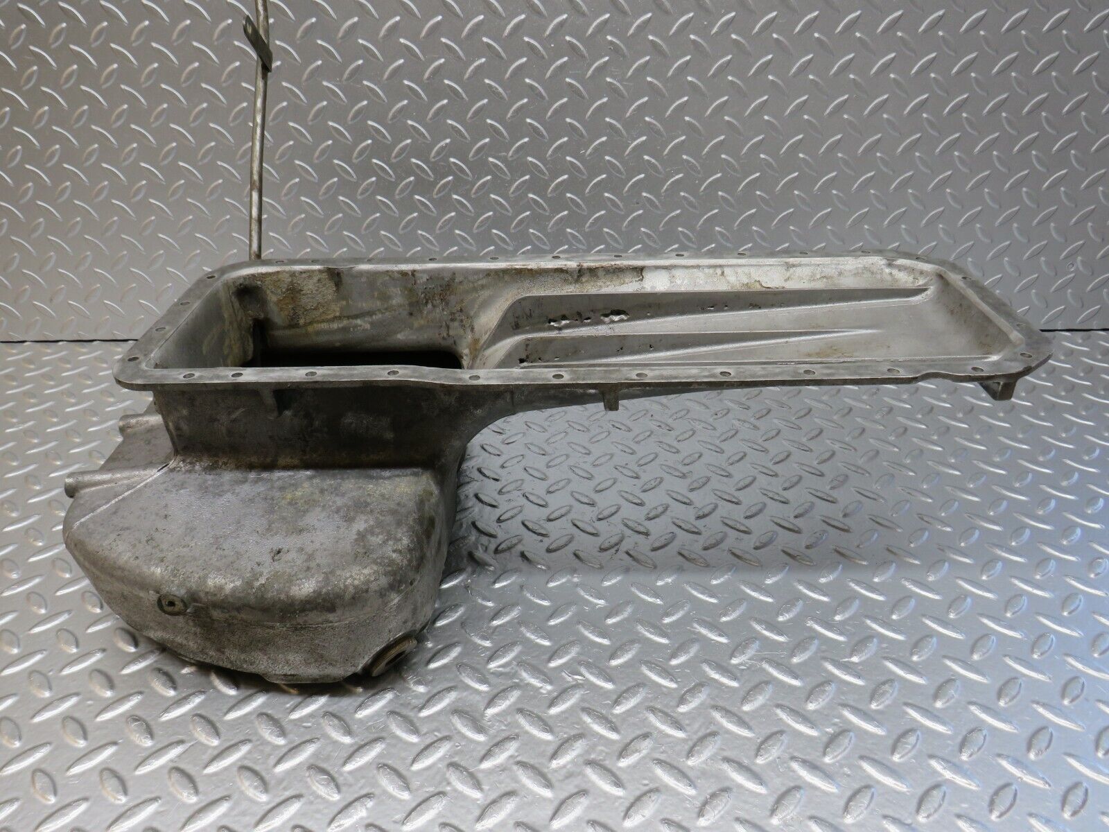 33044 Mercedes-Benz C107 R107 350 V8 Oil Pan Oil Sump 1160102913 1160140166