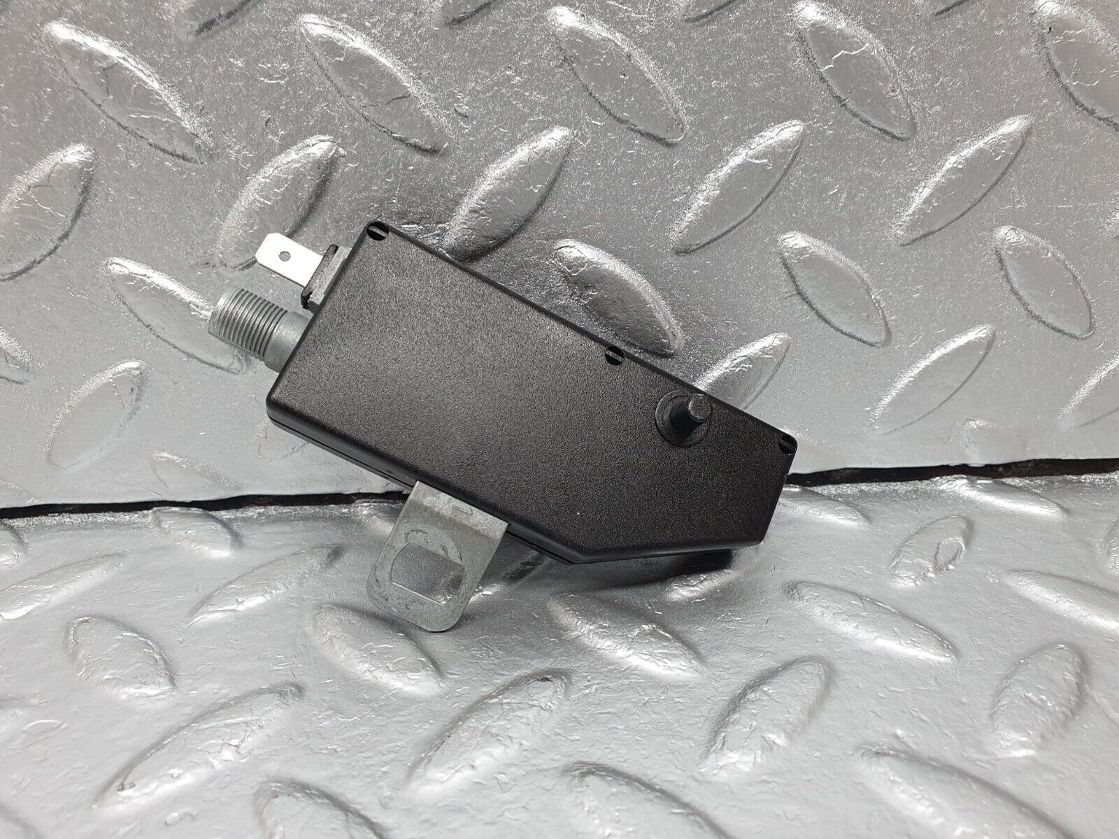 41856 Mercedes-Benz W202 C200 Radio Ariel Antenna Amplifier Booster 2028201989