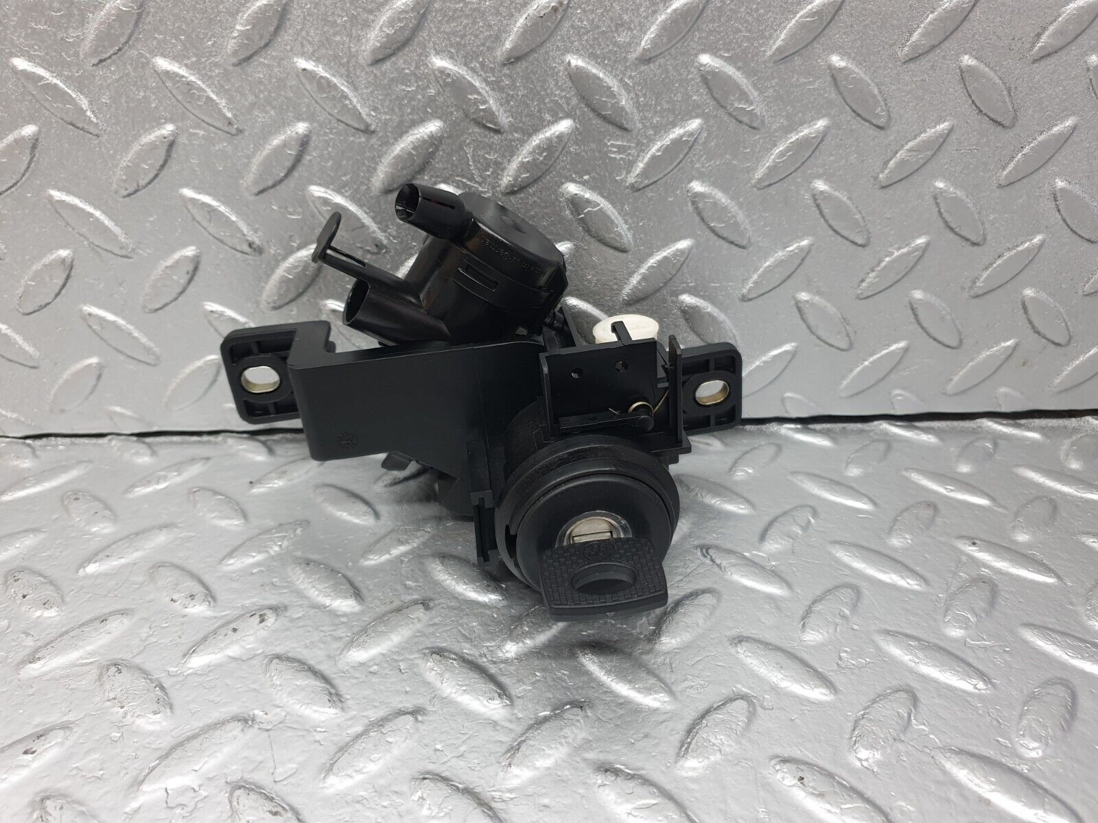 42573 Mercedes-Benz R129 320SL Coupe Trunk Lock With Key