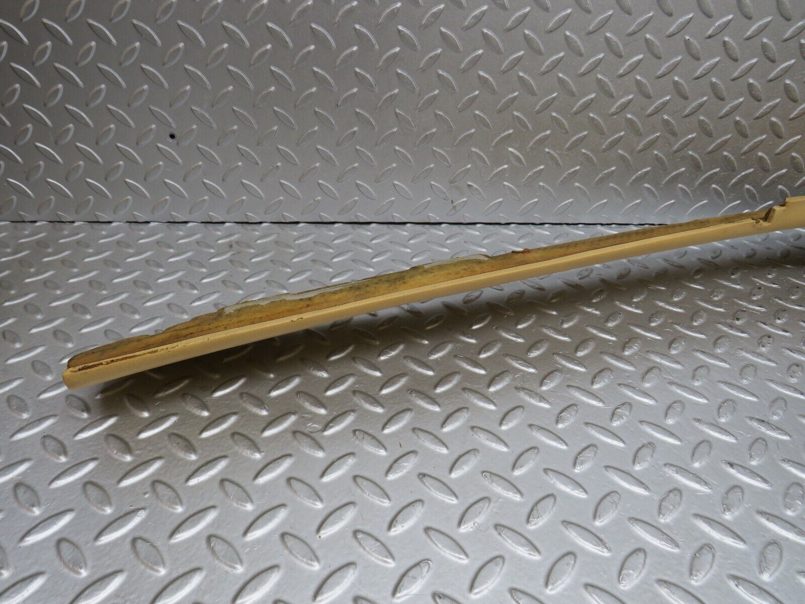 39842 Mercedes-Benz R107 350SL Hardtop C Pillar Cover Left Side Cream