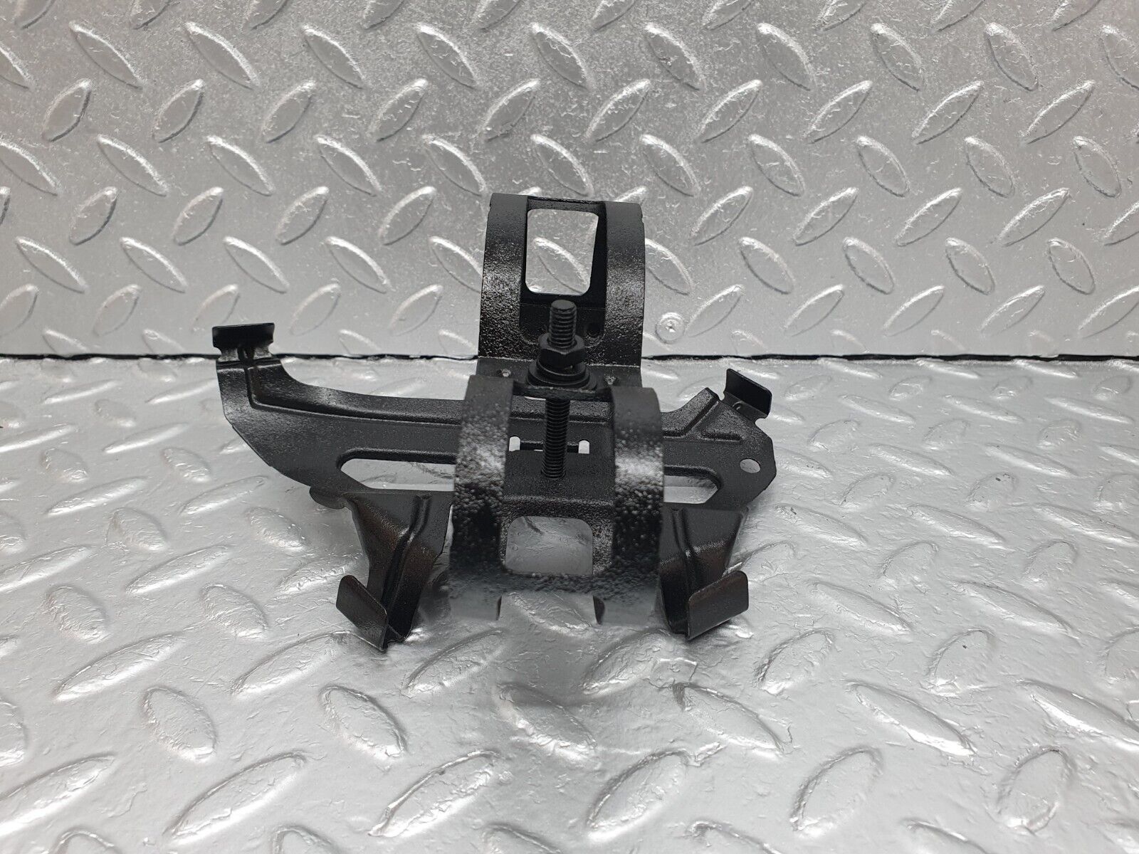 42064 Mercedes-Benz W202 C200 Fuel Pump Fuel Filter Holder Bracket