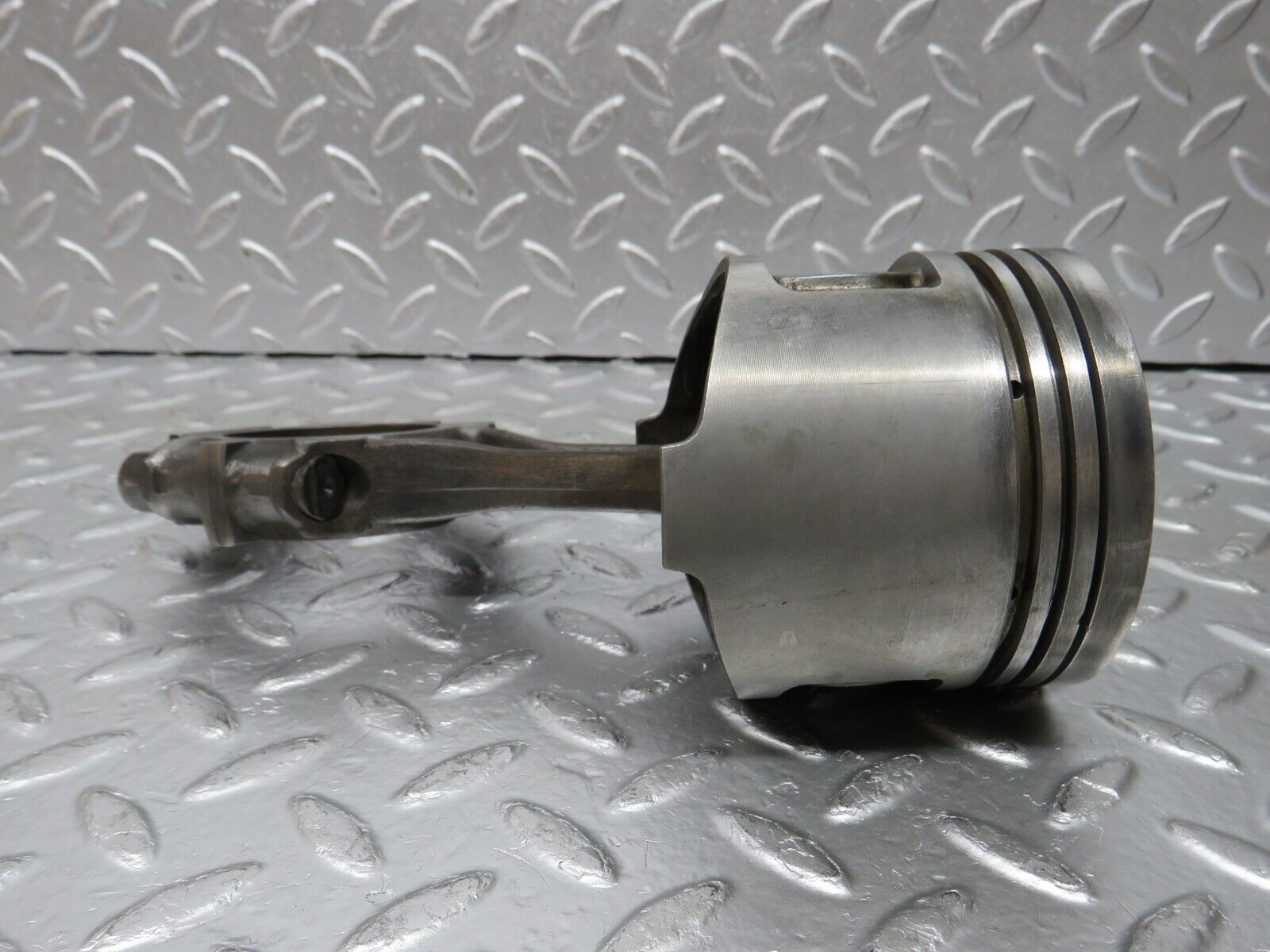 32989 Mercedes-Benz C107 R107 350 V8 Piston With Connecting Rod 92mm 11607