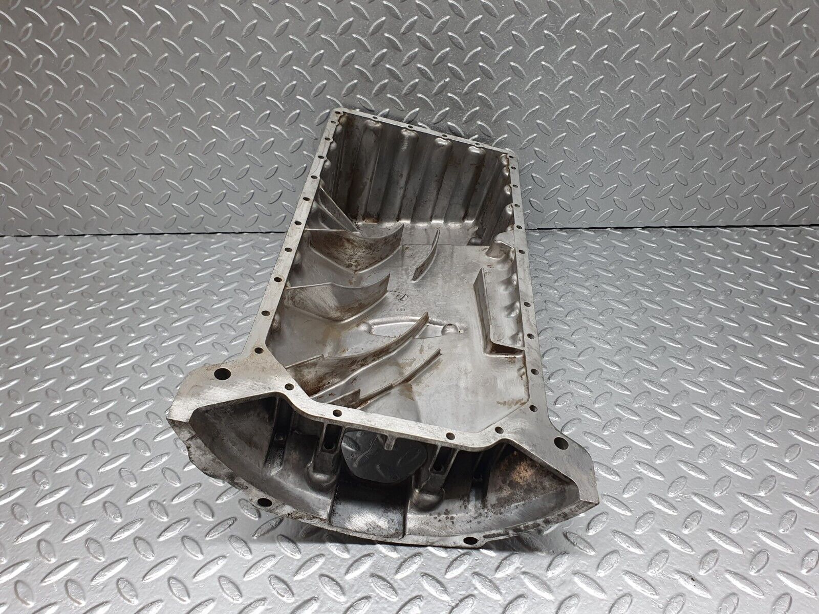 43074 Mercedes-Benz W123 Oil Pan Oil Sump 1020141702