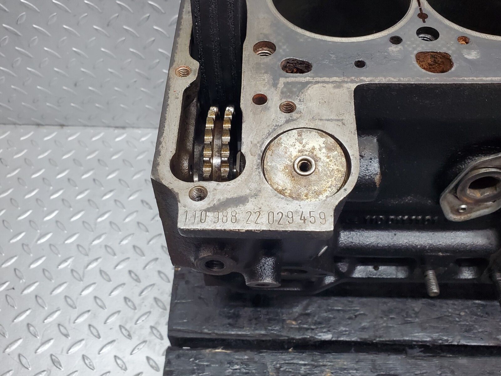 45460 Mercedes-Benz 280E M110.988 Engine Block 1100111101