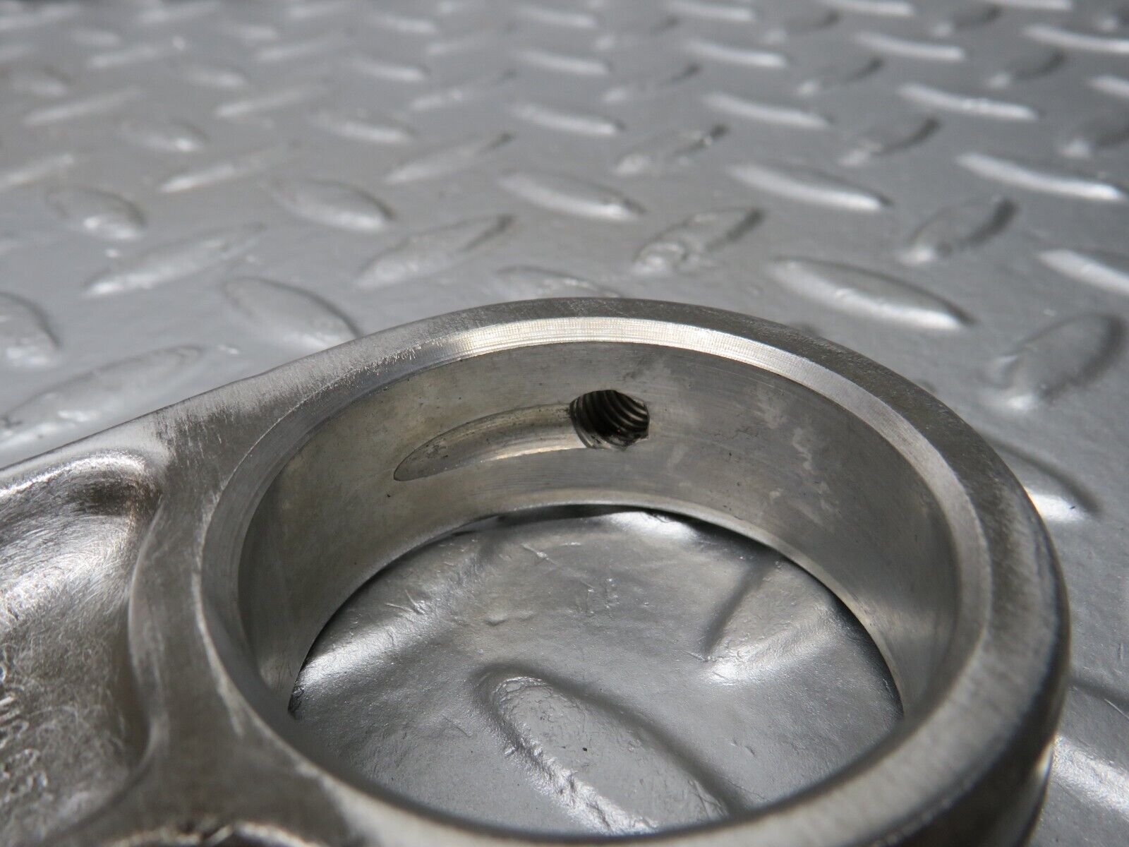 32999 Mercedes-Benz C107 R107 350 V8 Camshaft Tower Bearing 1160512112