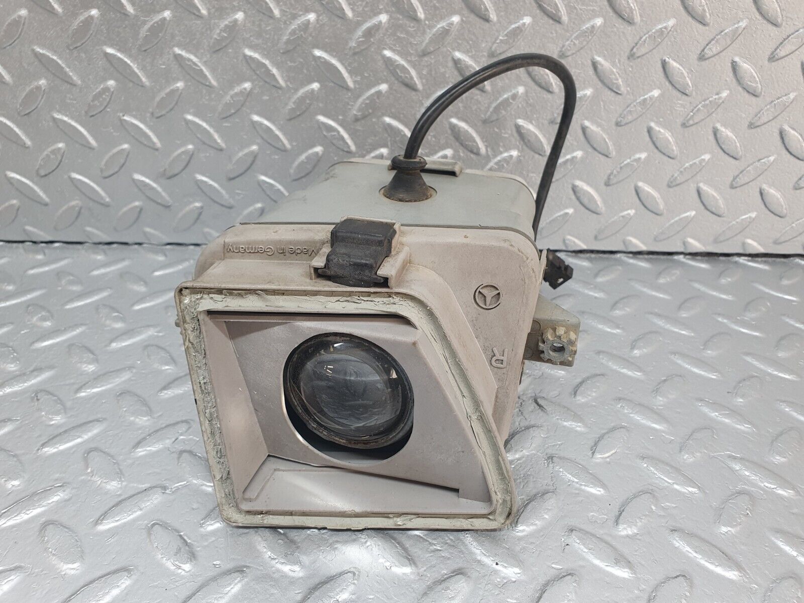 42455 Mercedes-Benz R129 320SL Coupe Front Right Fog Light No Lens Bosch 0305120002 1305230062