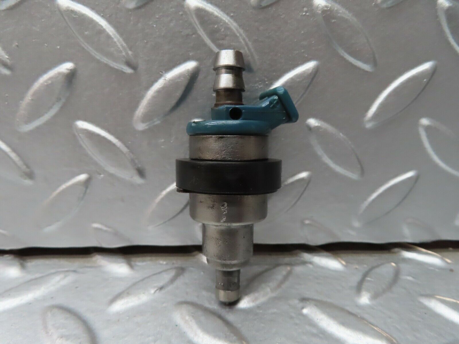 20690 Mercedes-Benz R107 450SL Fuel Injector Bosch 0280150036