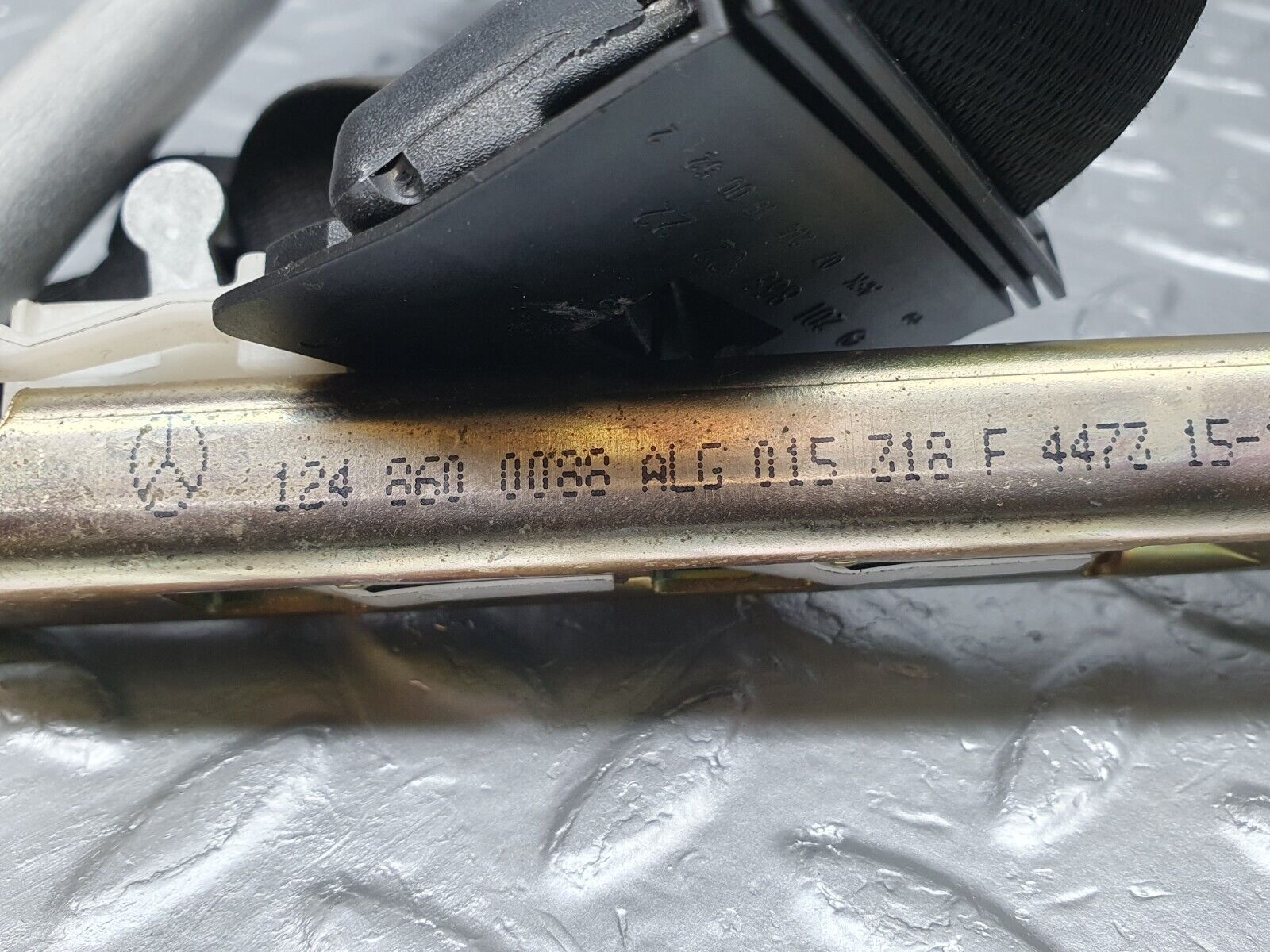 41985 Mercedes-Benz W202 C200 Front Left Seat Belt With Buckles 2018680222 1248600088 2088600369