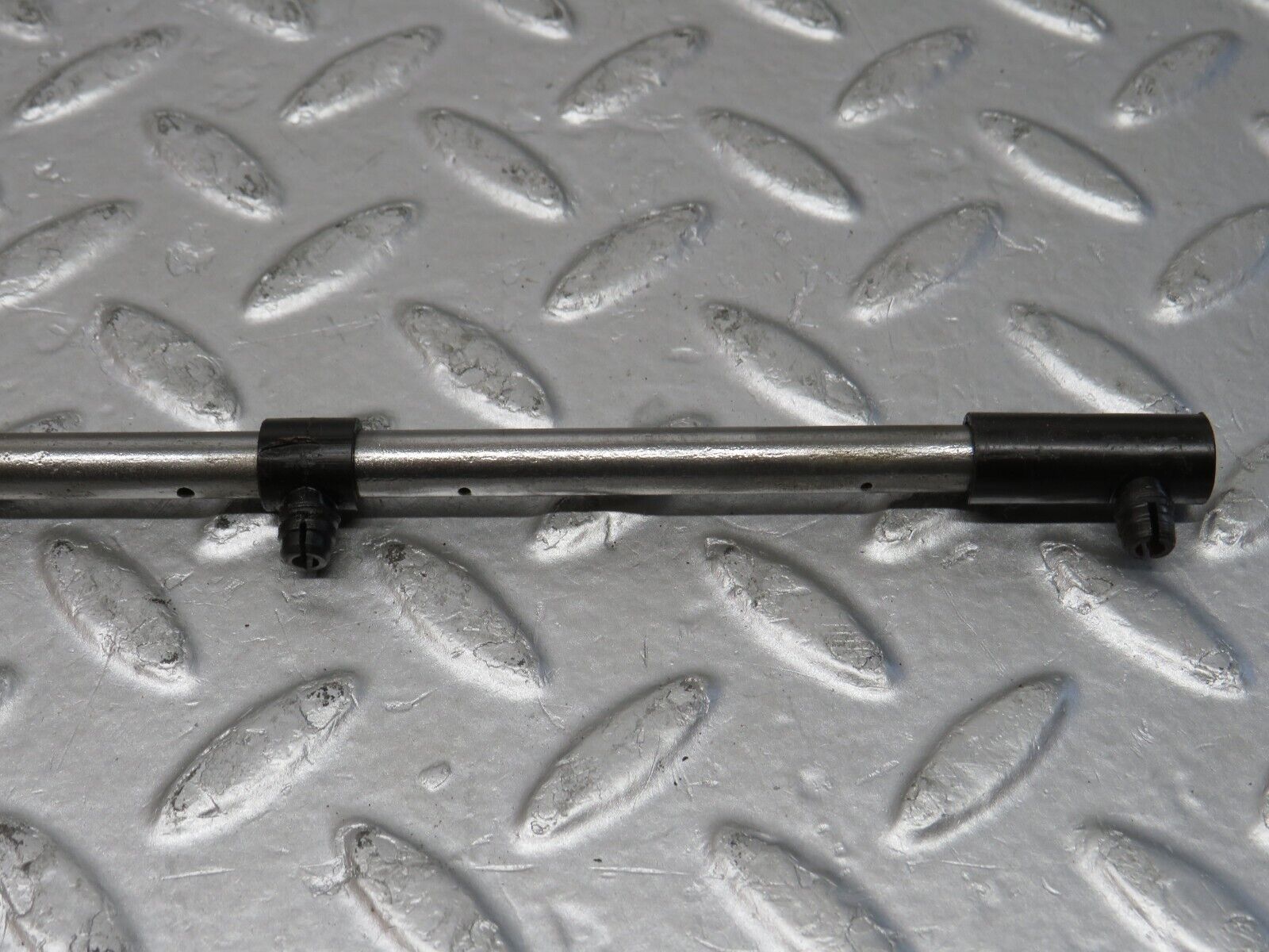 32878 Mercedes-Benz C107 R107 350 V8 Camshaft Oil Tube