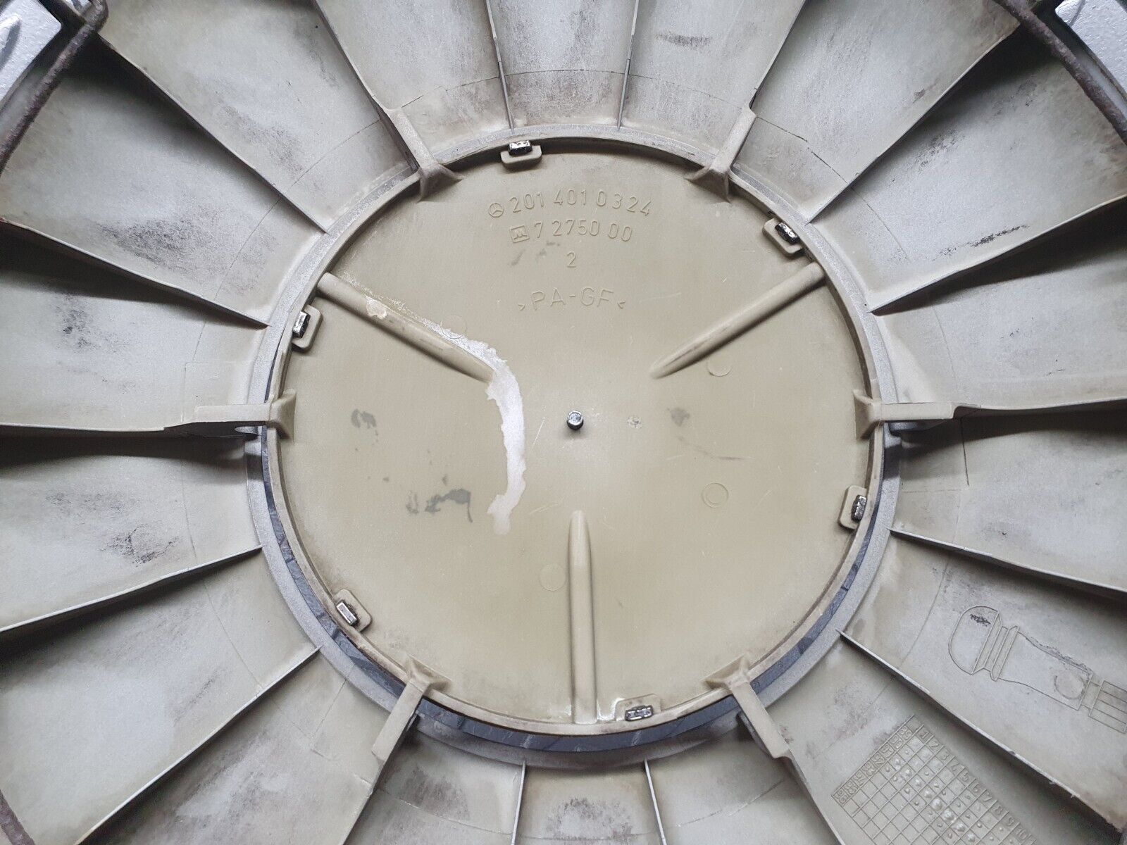 42880 Mercedes-Benz W201 190 2.0L Wheel Trim Hub Cap 14" 2014010324