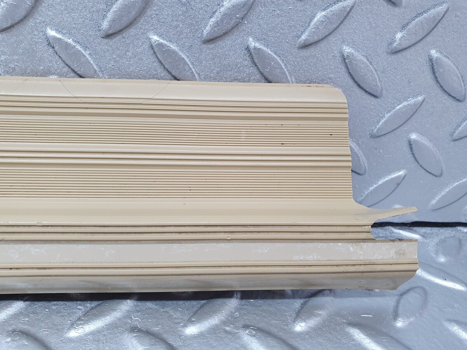 44094 Mercedes-Benz C123 230CE Coupe Right Door Sill Trim Beige