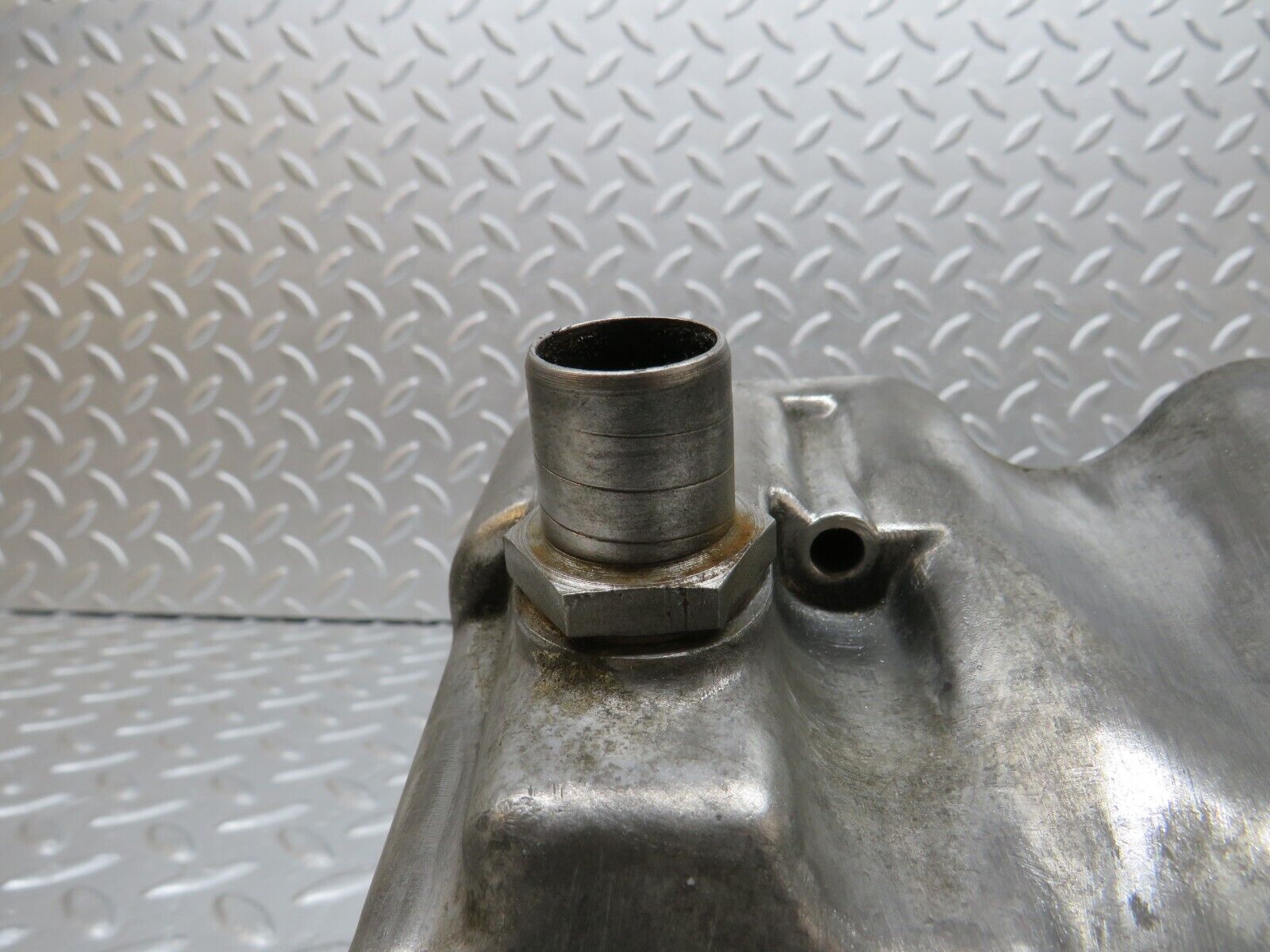 32749 Mercedes-Benz C107 R107 350 V8 Cylinder Head Valve Cover Right Side 1160161905