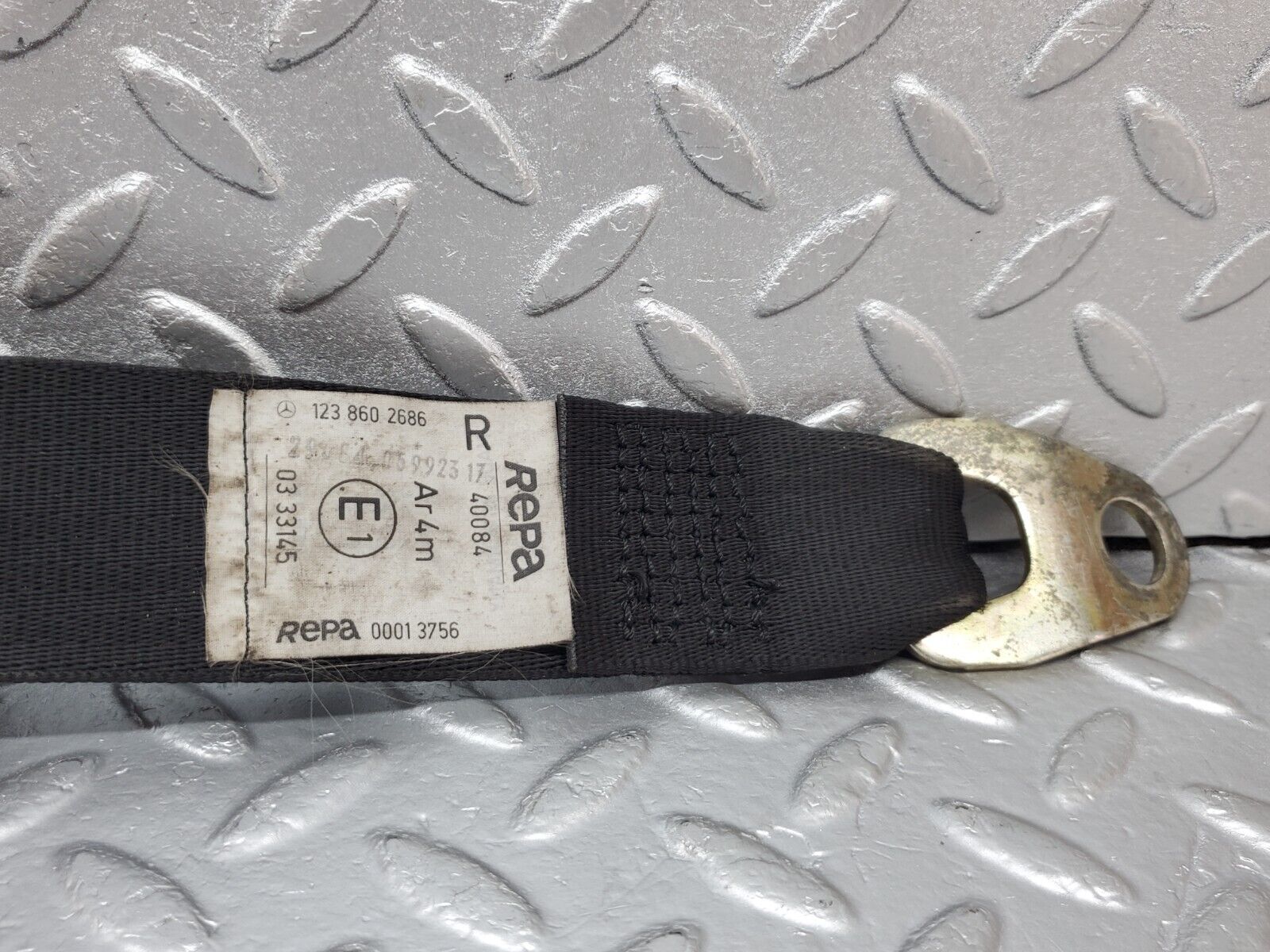 44519 Mercedes-Benz W123 280E Front Right Seat Belt With Buckle 1238602686 1268605069