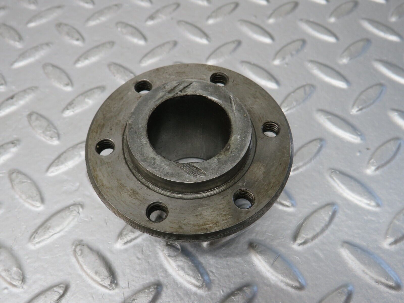 32877 Mercedes-Benz C107 R107 350 V8 Crankshaft Sleeve Hub