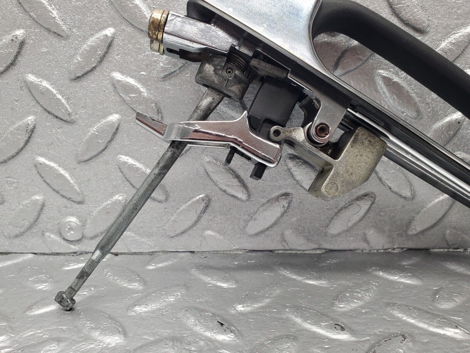 46385 Mercedes-Benz C123 280CE Coupe Left Door Exterior Handle No Key