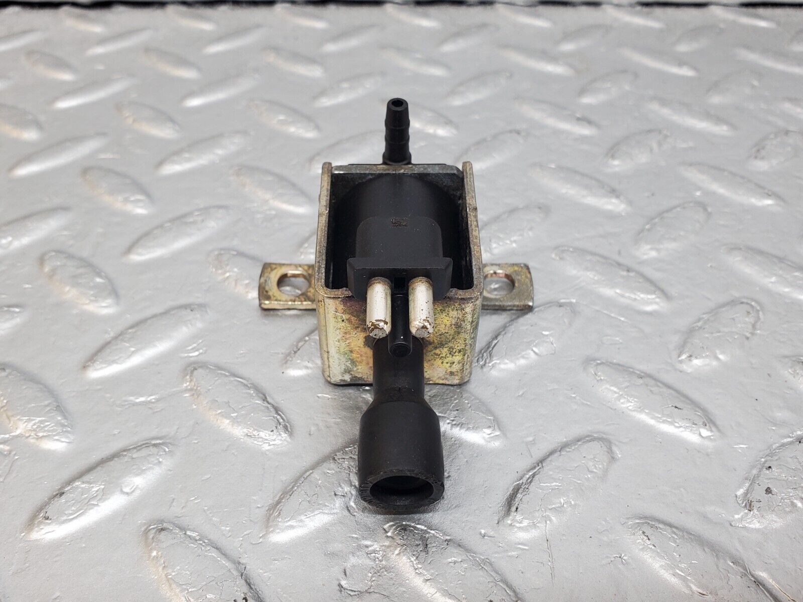 44707 Mercedes-Benz W124 220E Vacuum Solenoid Binder 0015408697