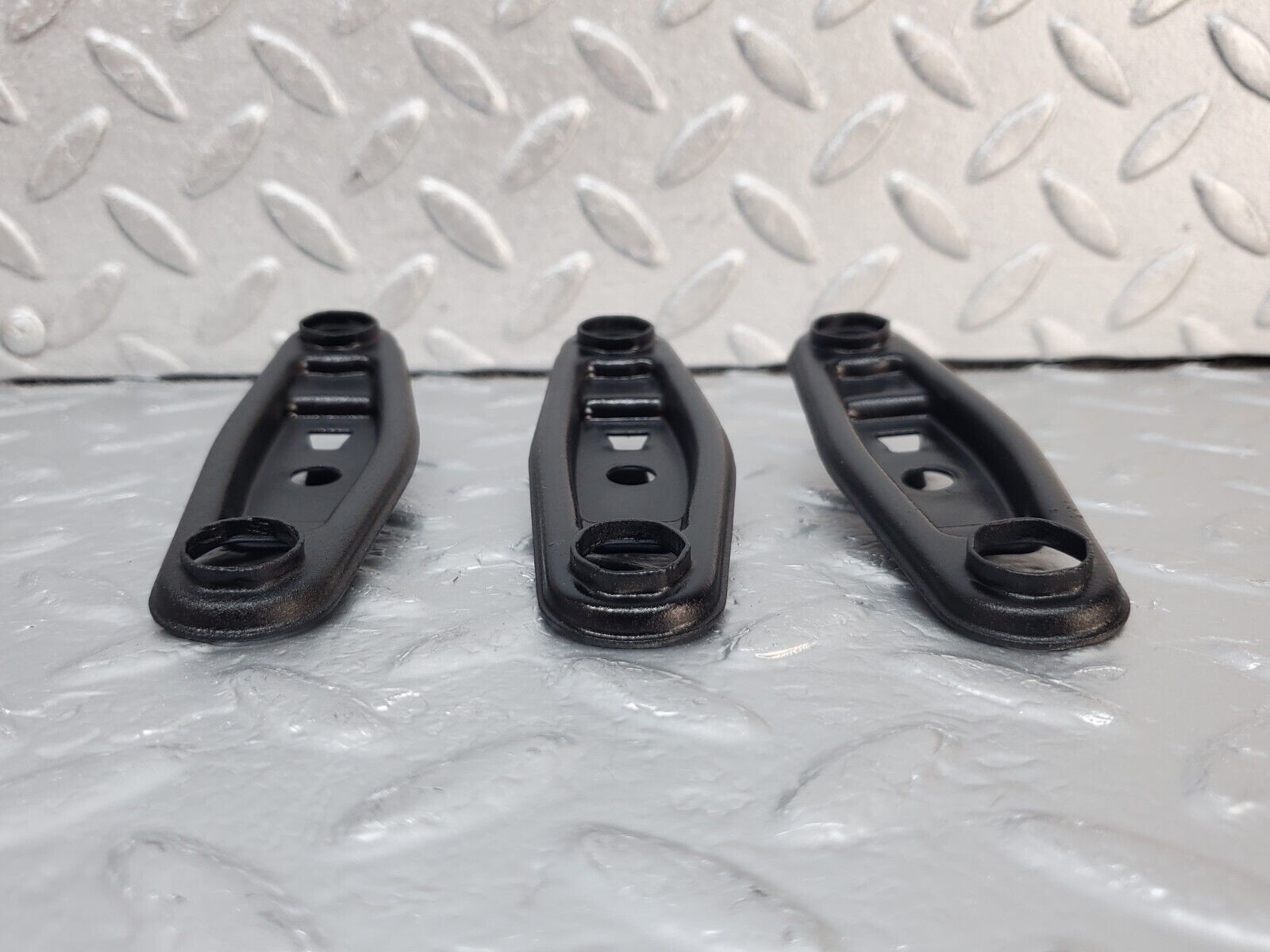 45402 Mercedes-Benz 280E M110.983 Fuel Injector Bracket 3x