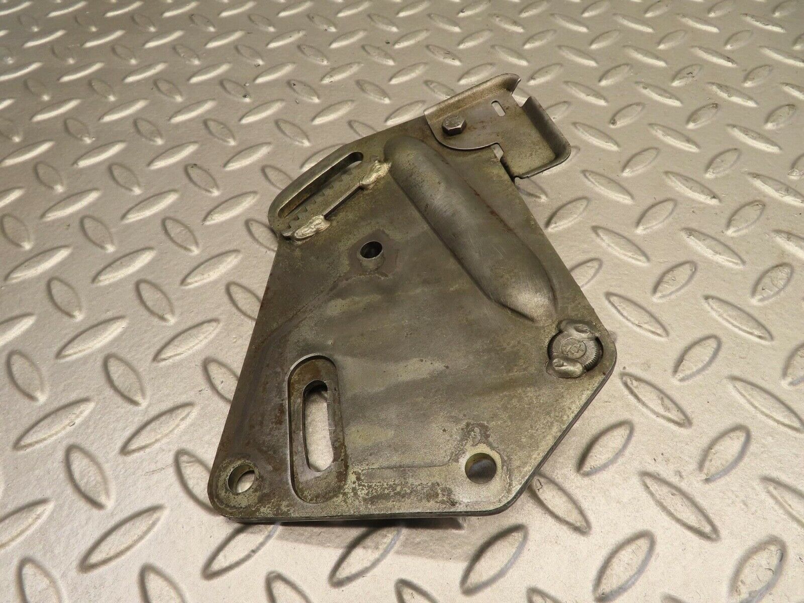 11756 Mercedes-Benz R107 450SL Power Steering Pump Bracket