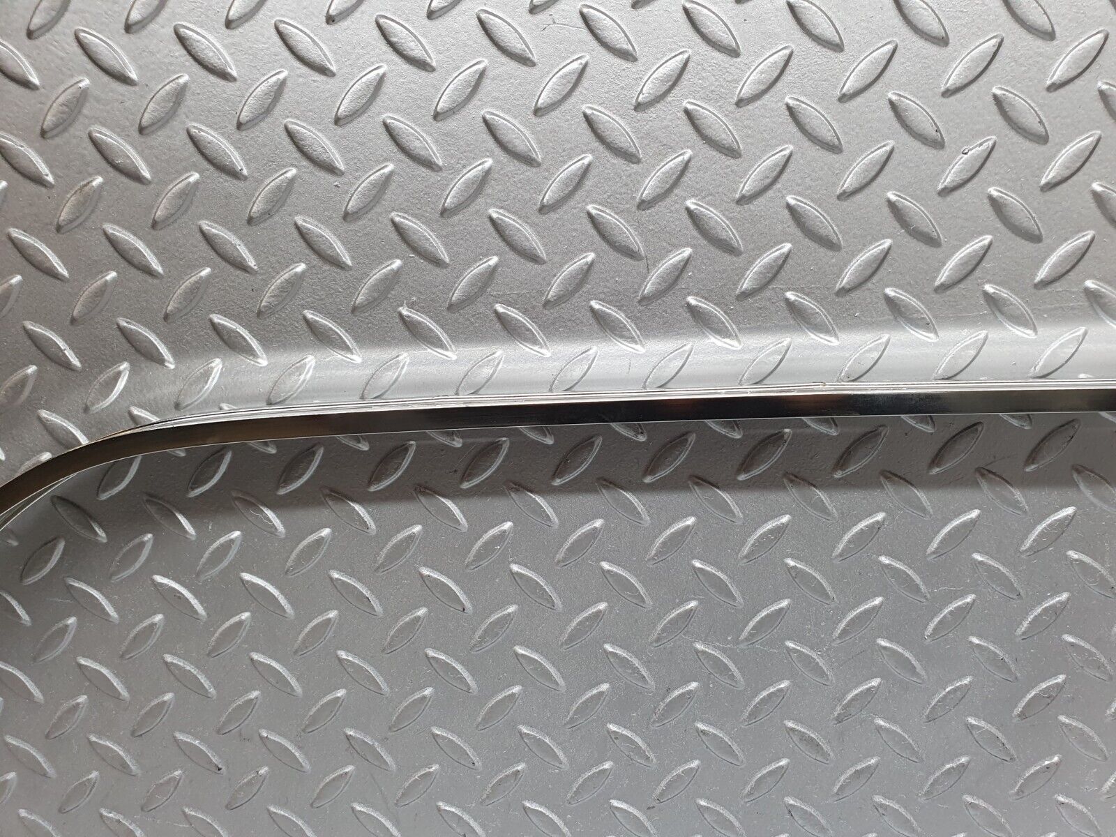 44200 Mercedes-Benz C123 230CE Coupe Chrome Roof Trim Cladding Right Side