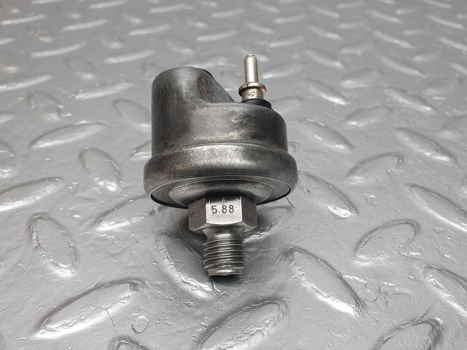 41662 Mercedes-Benz W124 200E Oil Pressure Sensor VDO