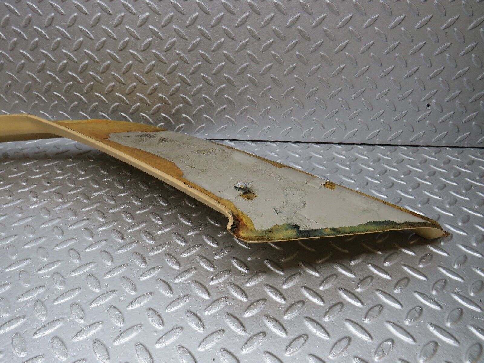 39842 Mercedes-Benz R107 350SL Hardtop C Pillar Cover Left Side Cream