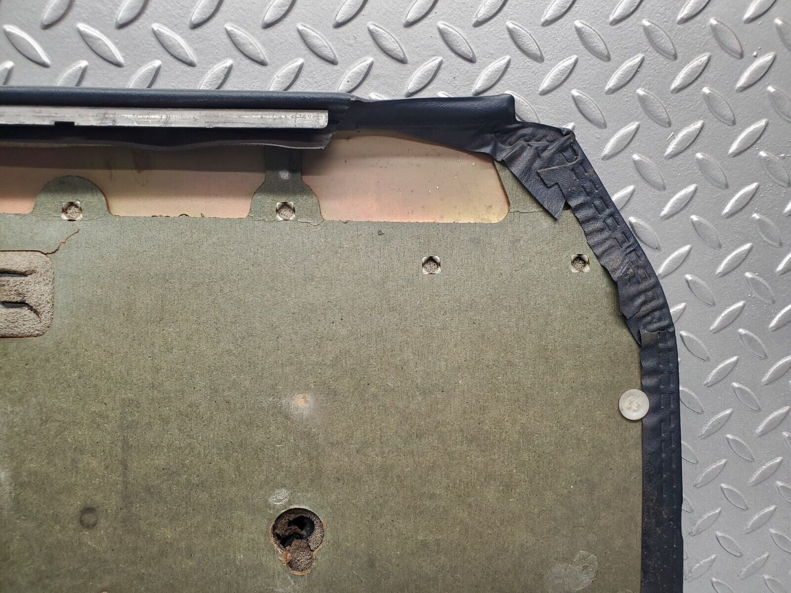 46683 Mercedes-Benz V123 240D LWB Front Right Door Card Blue