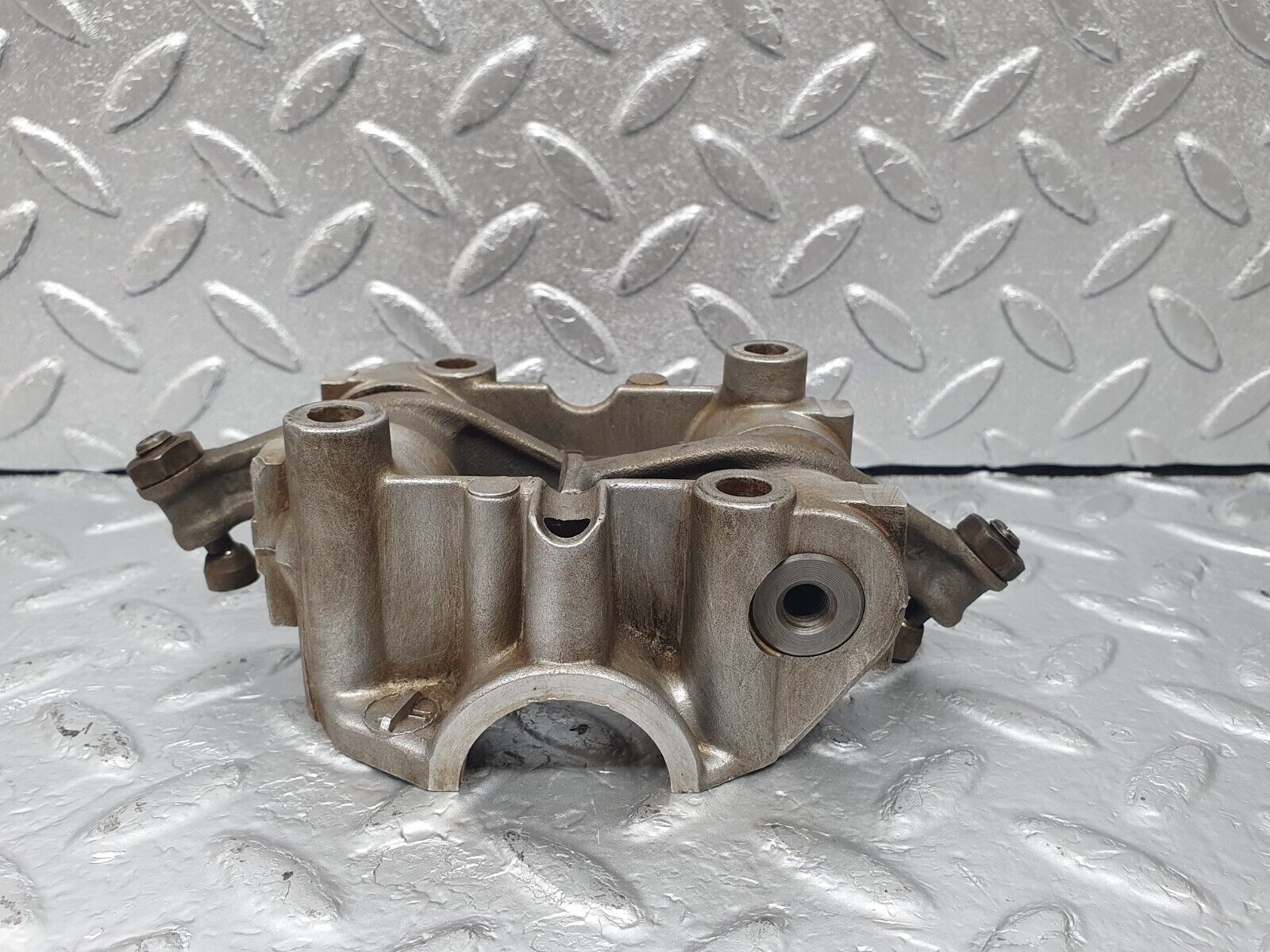 44011 Mercedes-Benz C123 230CE Rocker Arms Camshaft Bearing Block 1020512110