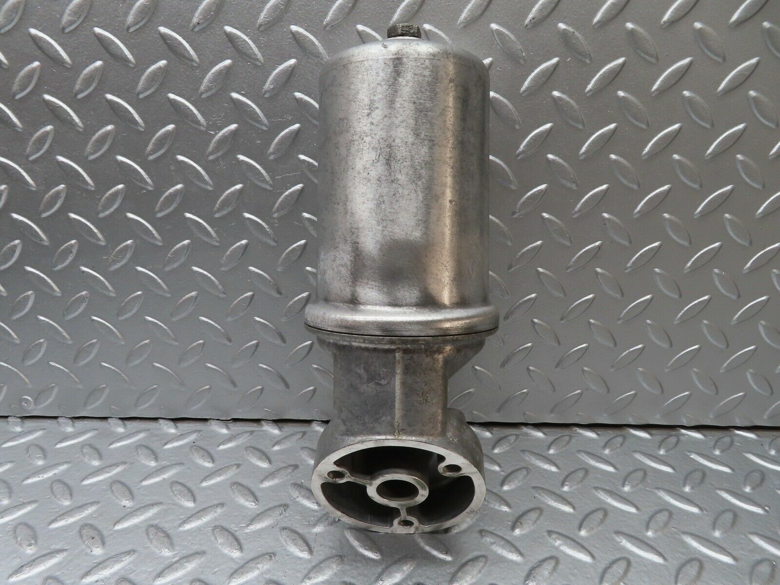 20658 Mercedes-Benz R107 450SL Oil Filter Housing 1161840309