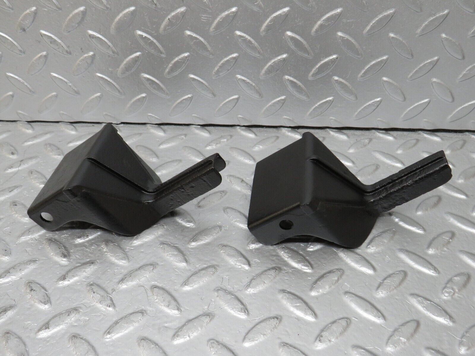 34600 Mercedes-Benz C126 380SEC Front Bumper Bracket 2x 1268851114 1268851214