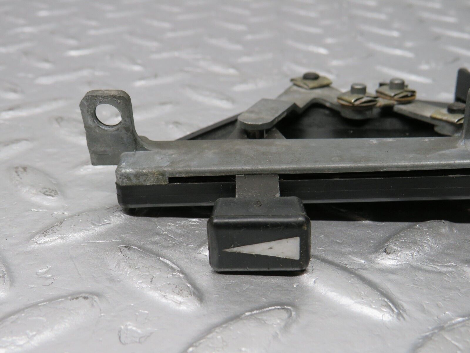 39201 Mercedes-Benz R107 500SL Air Vent Control Lever Right 1078300485