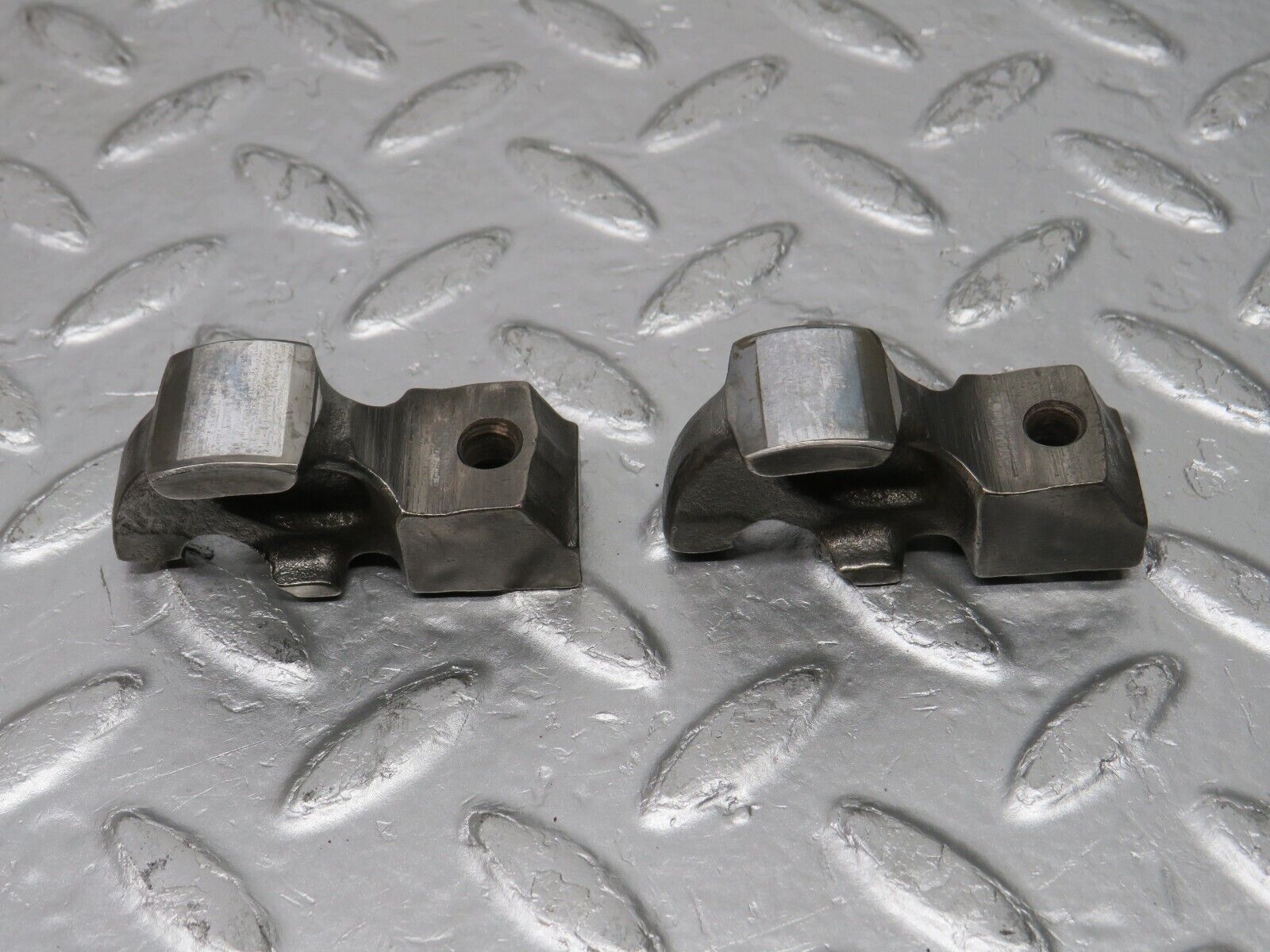 33006 Mercedes-Benz C107 R107 350 V8 Valve Rocker Arm With Spring & Tappet