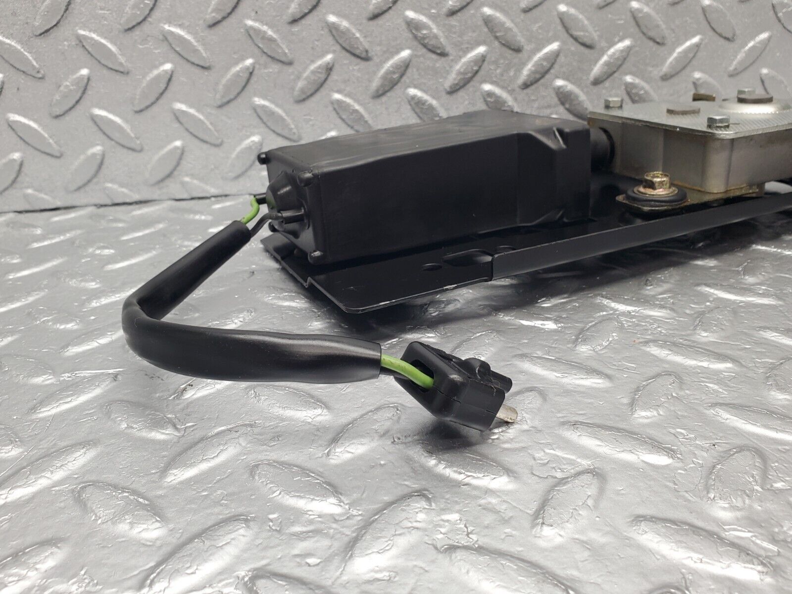 46469 Mercedes-Benz C123 280CE Coupe Sunroof Motor With Bracket 0008202807