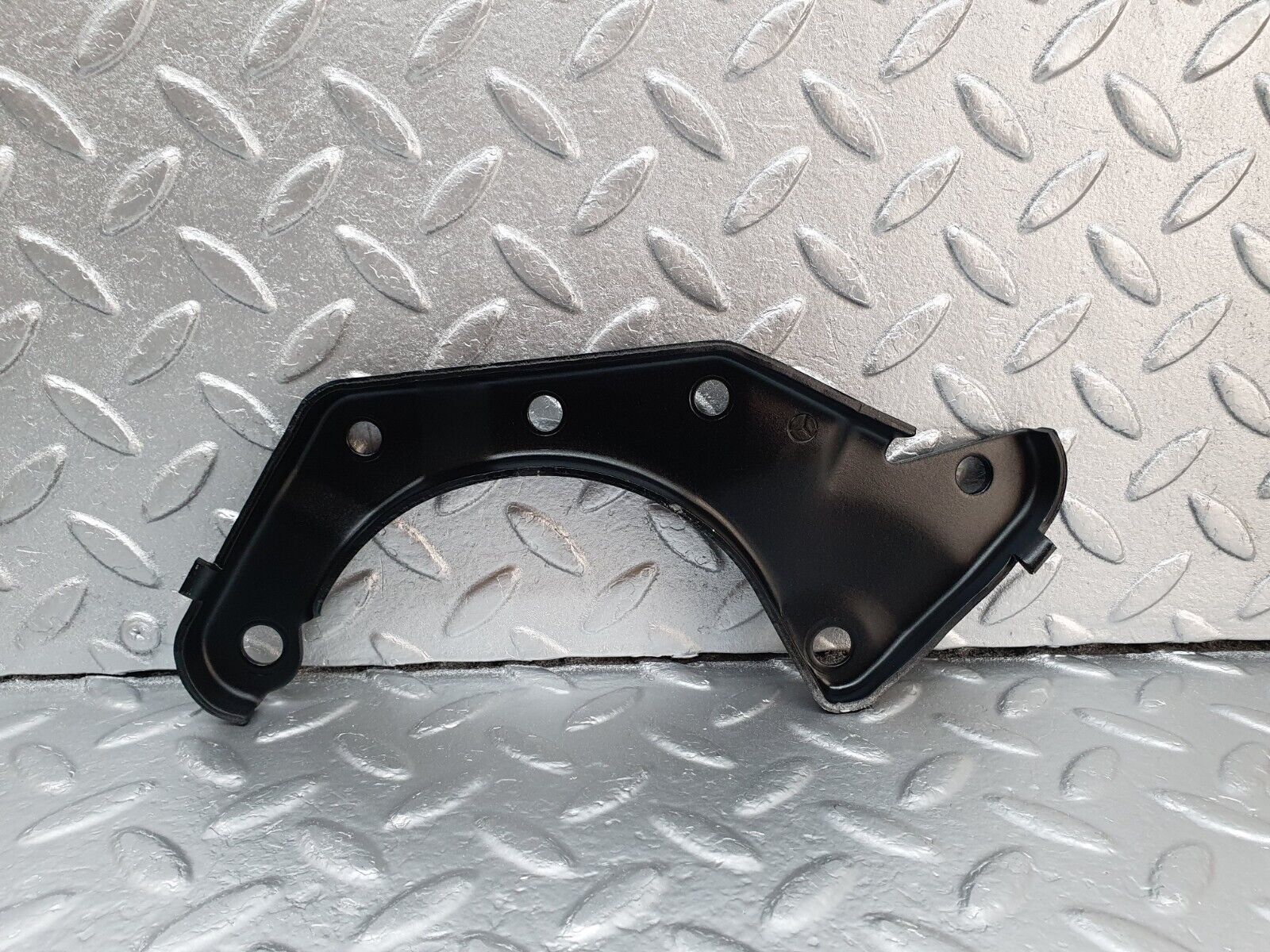 42929 Mercedes-Benz W201 190 2.0L Power Steering Pump Bracket