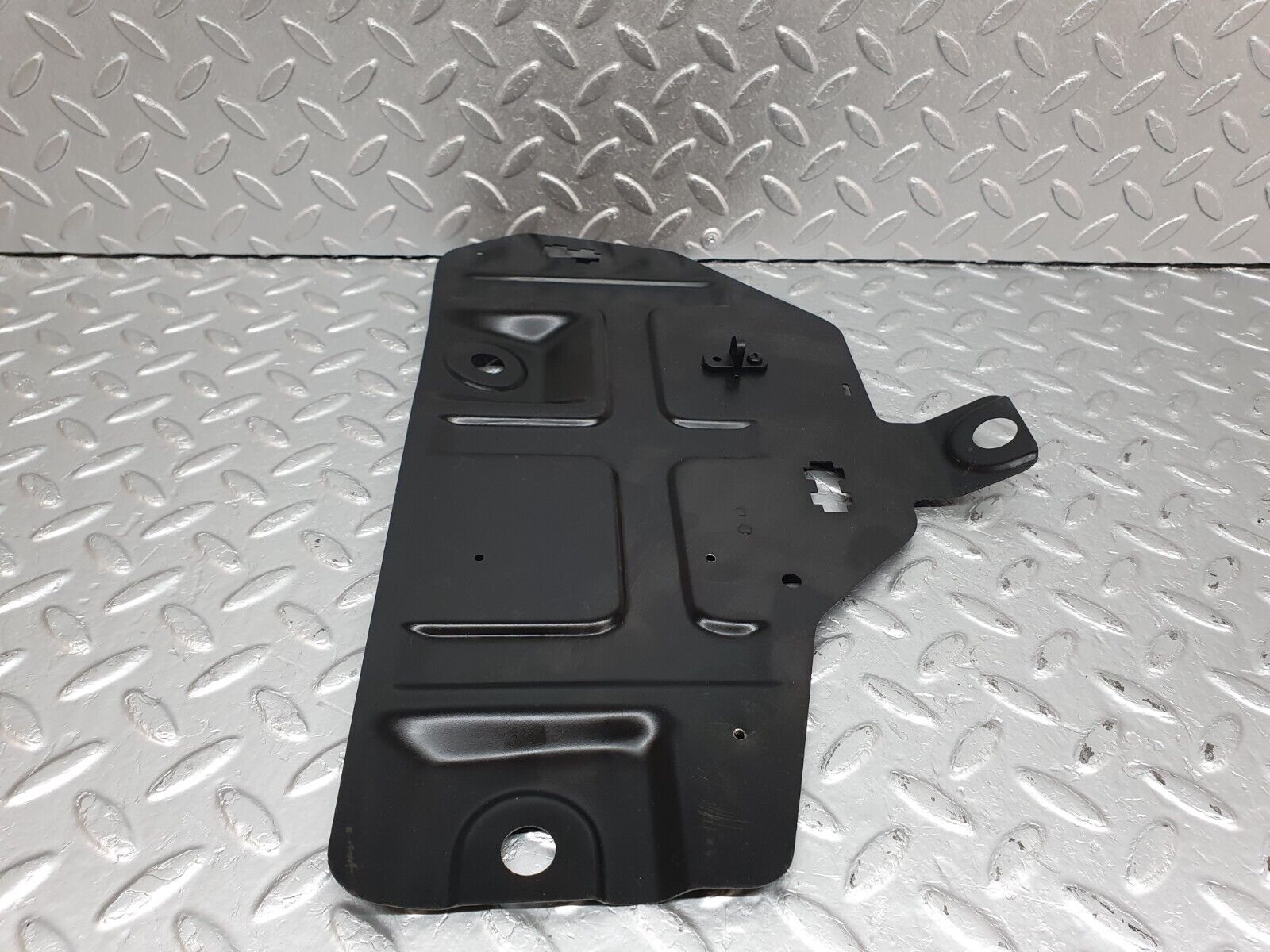 41705 Mercedes-Benz W124 200E Under Dash Relay Bracket Left Side