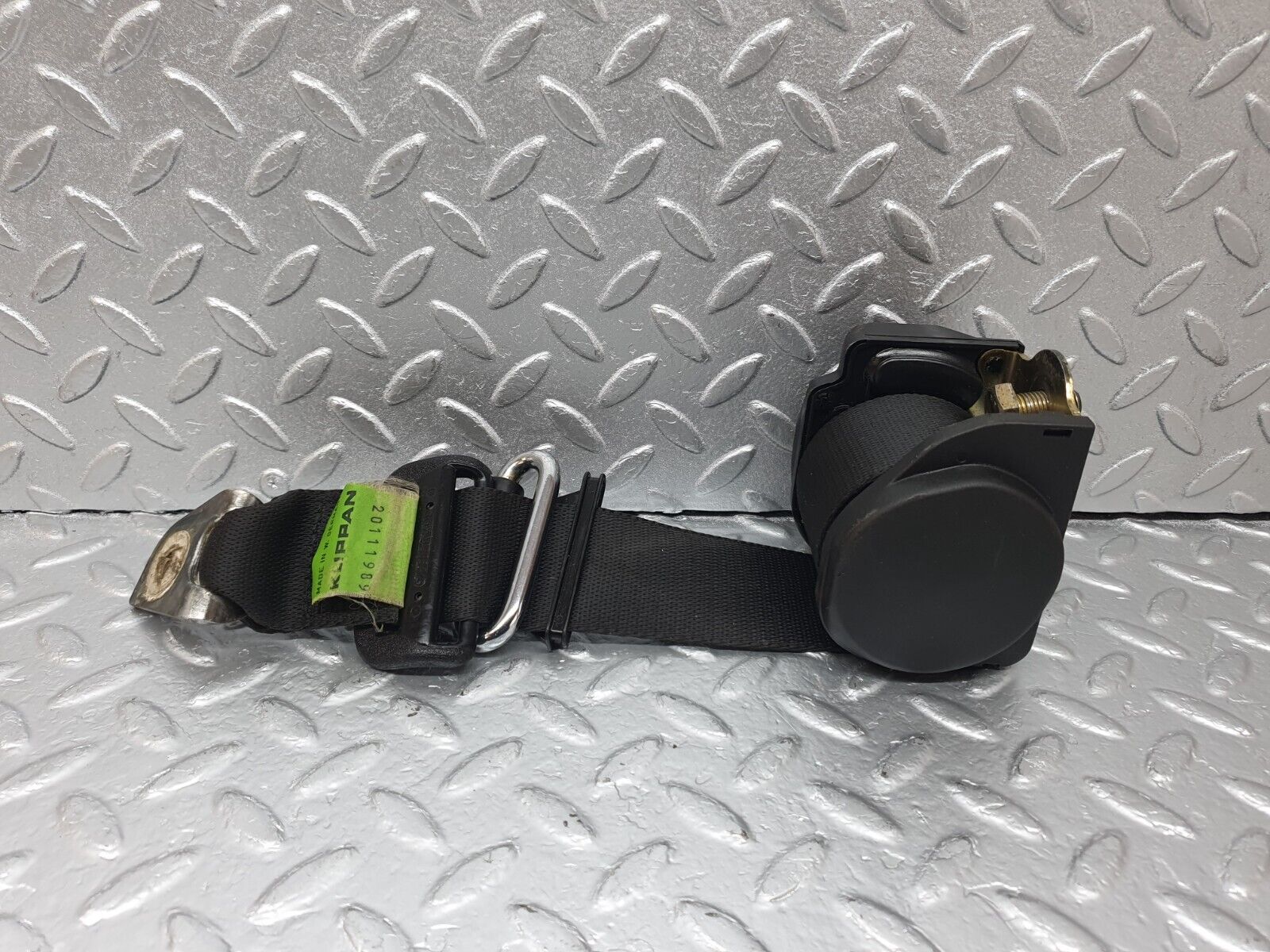 42805 Mercedes-Benz W201 190 2.0L Rear Seat Belt Set With Buckles 1268601886 2018605685