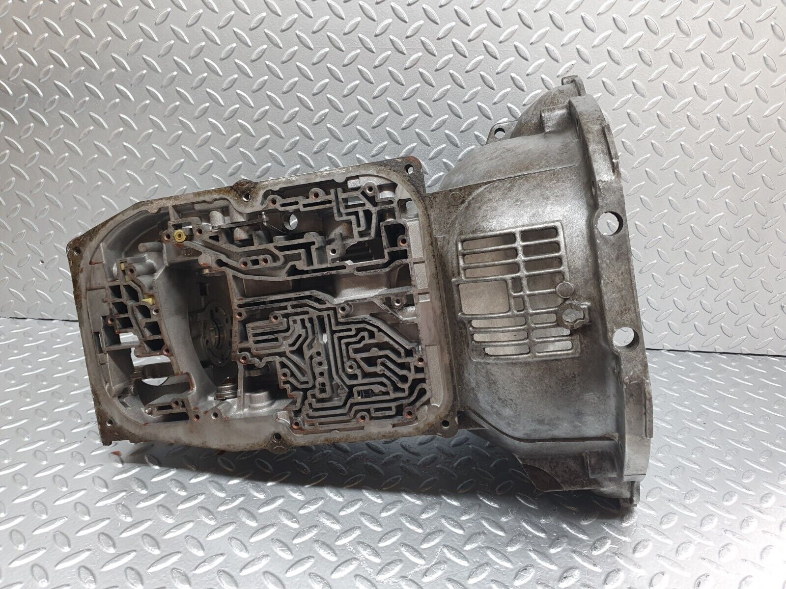 43855 Mercedes-Benz C126 380SEC Coupe Automatic Gearbox Housing 722.310 1262711701