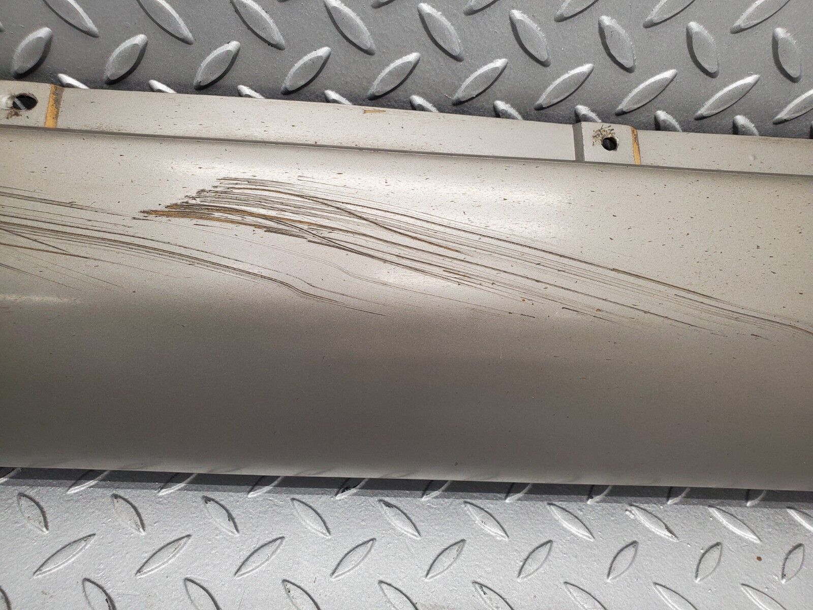 46116 Mercedes-Benz W126 420SE Side Skirt Left 1266904940 1266980130 1266980330