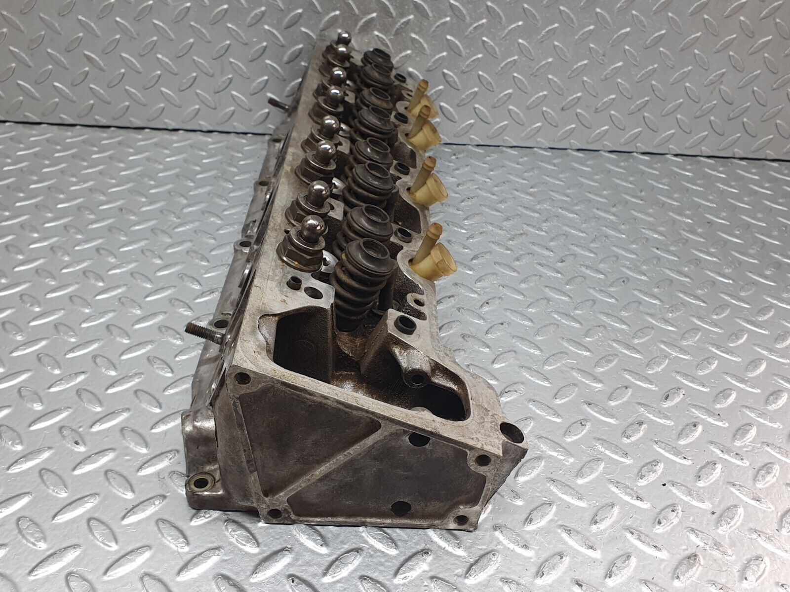 43839 Mercedes-Benz C126 380SEC Coupe Cylinder Head Left Side 1160163301