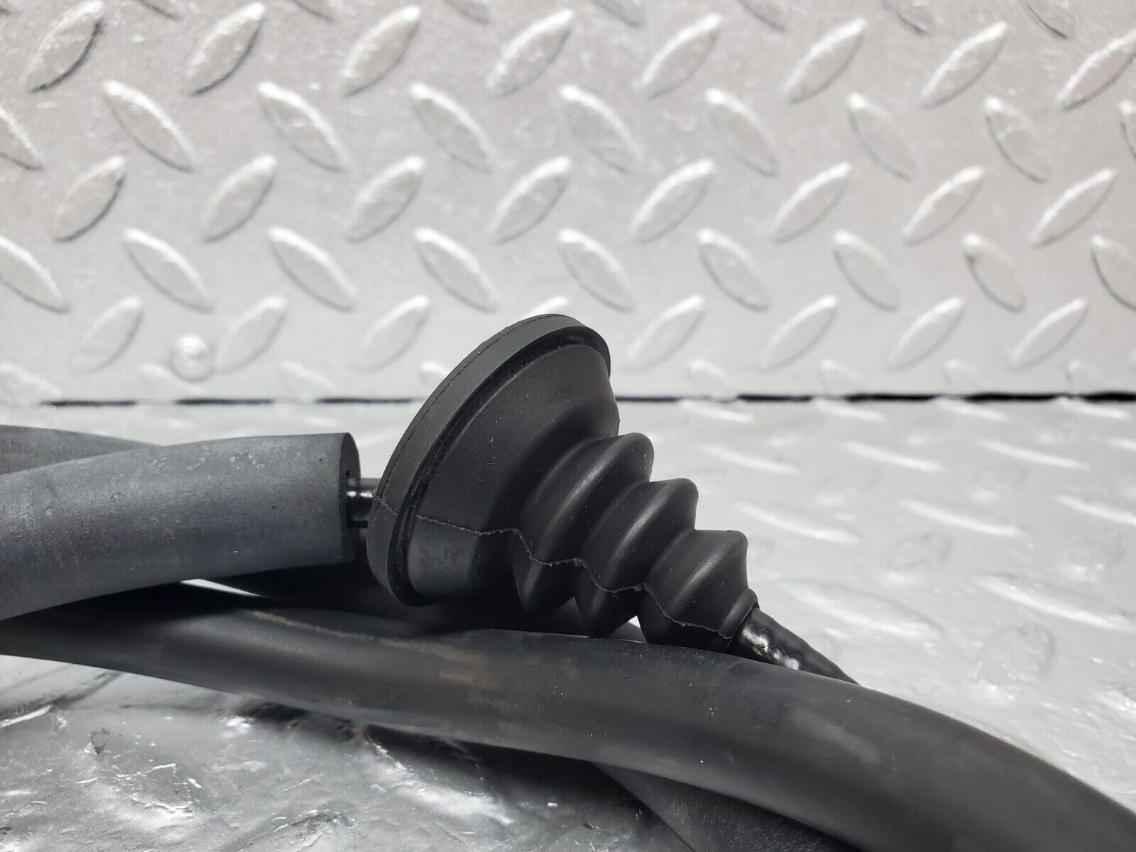 44841 Mercedes-Benz W124 220E Speedometer Cable Automatic Gearbox 1245400568