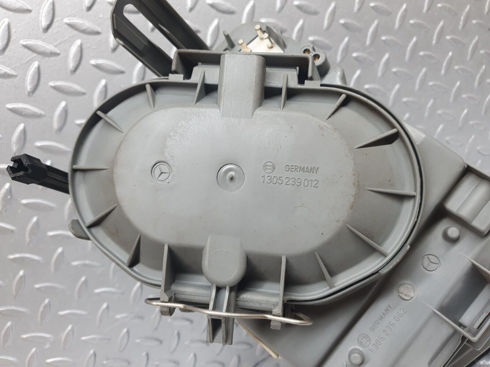 43619 Mercedes-Benz C126 380SEC Coupe Headlight Right Bosch 1268203661 0301065722 1305620484