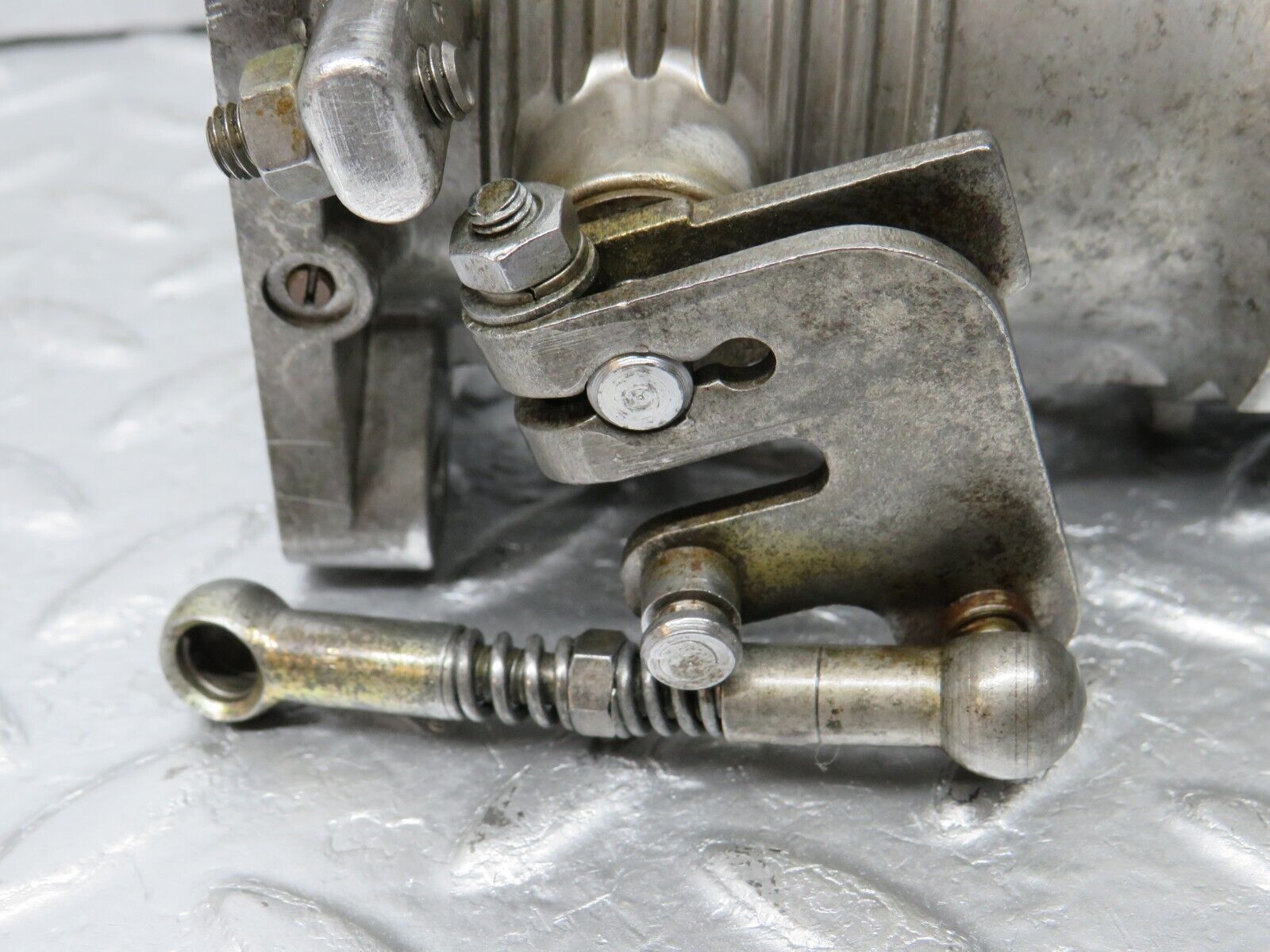 33073 Mercedes-Benz C107 R107 350 V8 Throttle Body Valve