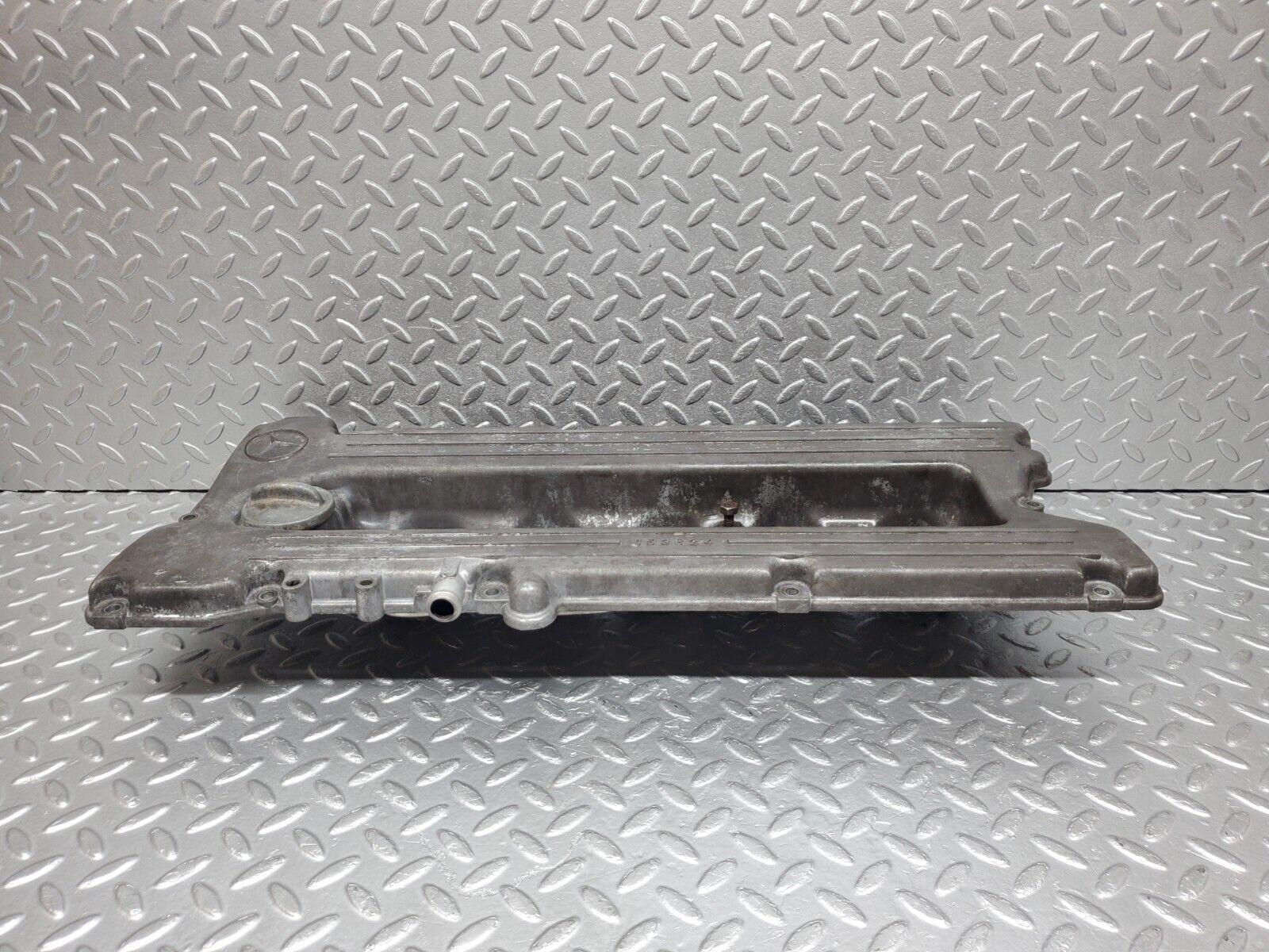 45437 Mercedes-Benz 280E M110.988 Cylinder Head Valve Cover 1100160905