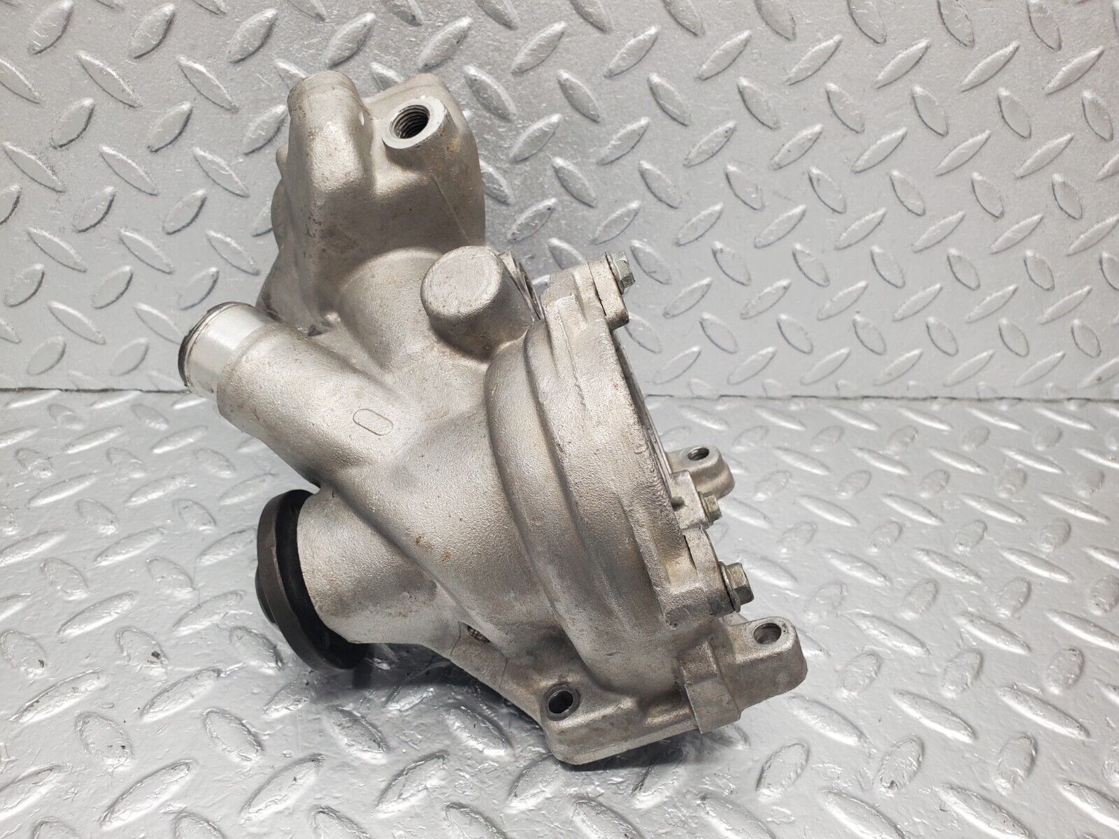 46160 Mercedes-Benz W124 280E Water Pump