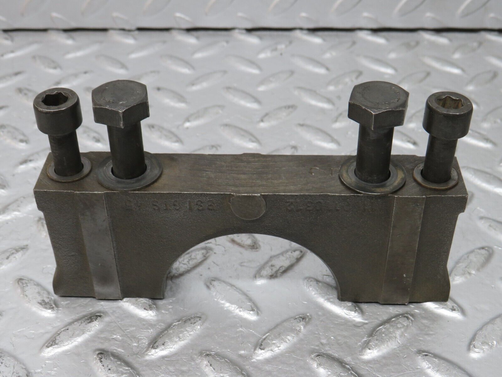 32867 Mercedes-Benz C107 R107 350 V8 Crankshaft Bearing Block 1160110312