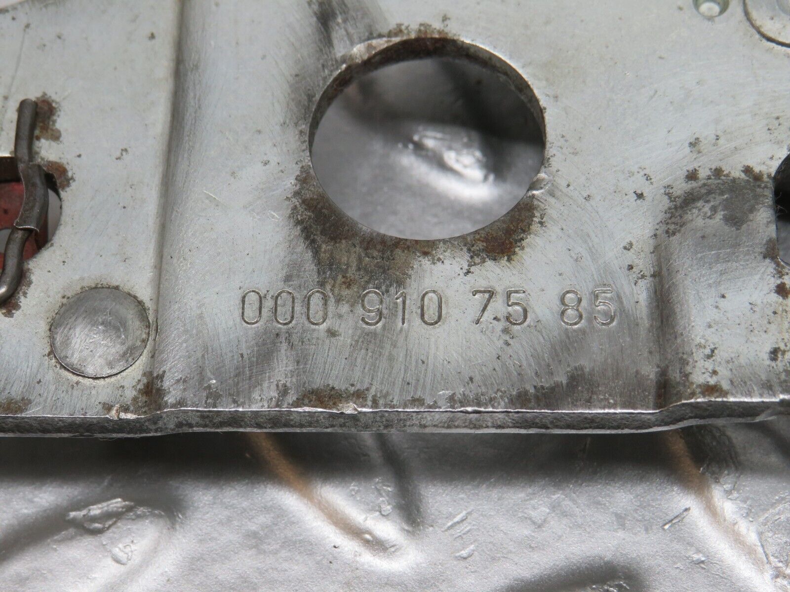 33208 Mercedes-Benz R107 Front Right Seat Hinge Pair 0009107585 0009108086