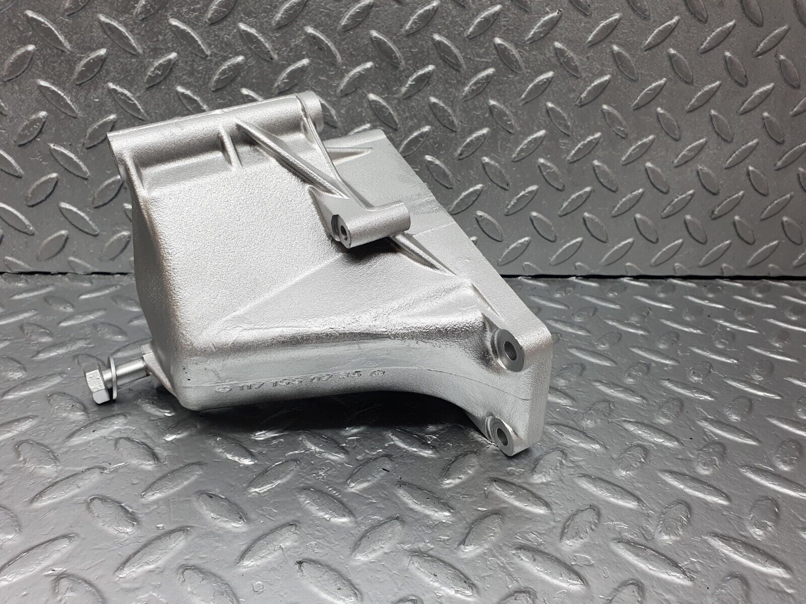 43602 Mercedes-Benz C126 380SEC Coupe Alternator Generator Bracket 1171550735