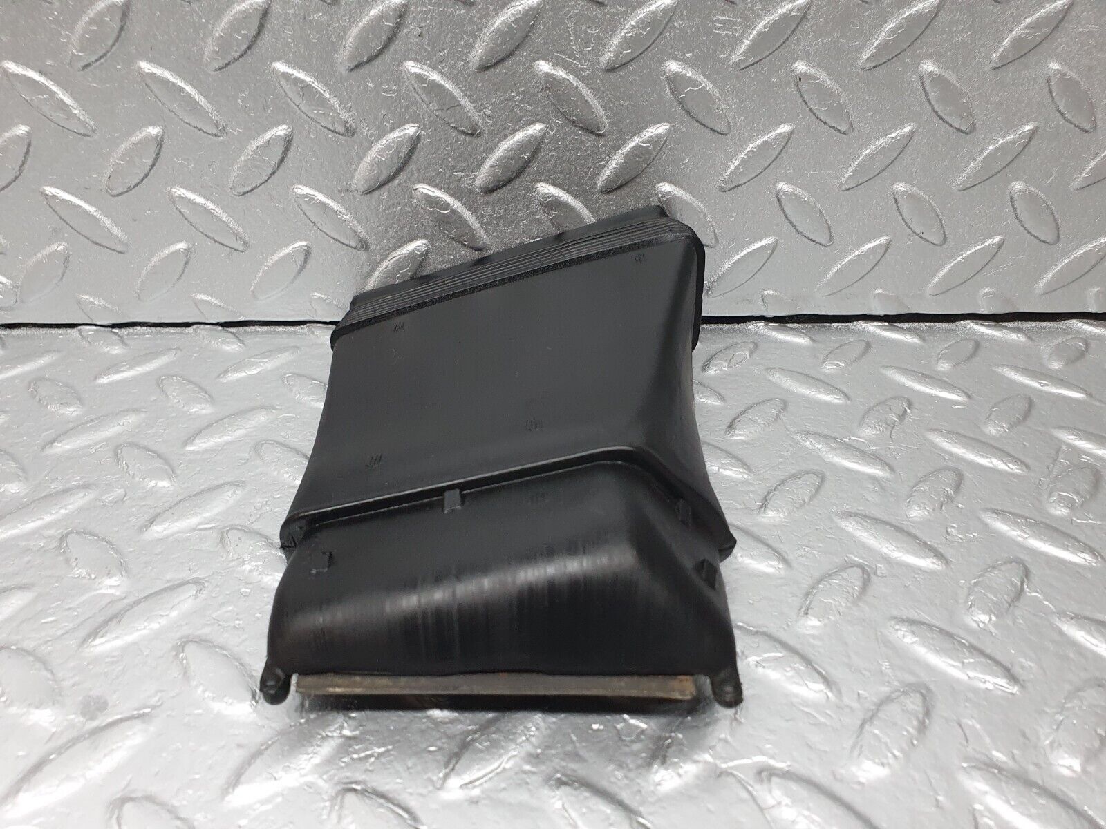 41825 Mercedes-Benz W202 C200 Air Duct Pipe 2028300425