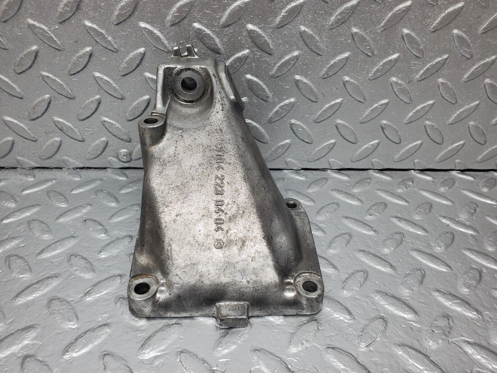 45090 Mercedes-Benz R129 300SL Coupe Engine Mount Bracket Left Side 1042230404