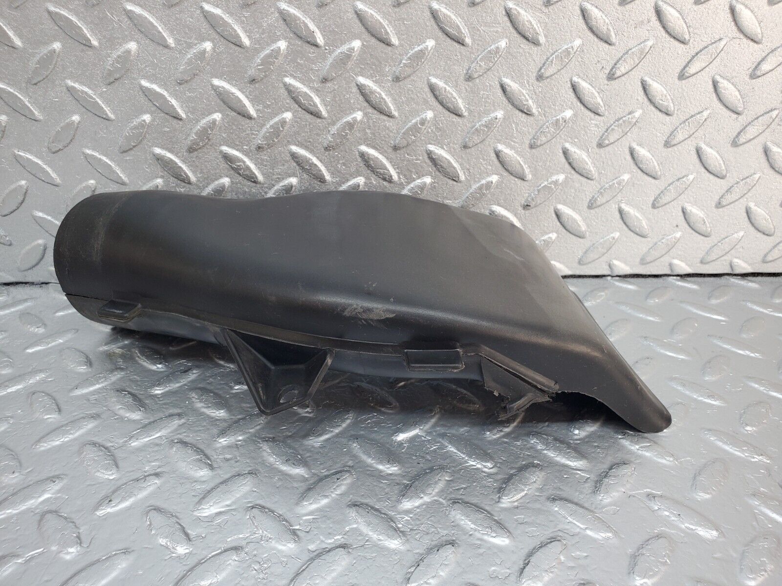 45570 Mercedes-Benz W126 420SE Air Intake Suction Pipe Right Side 1170940811